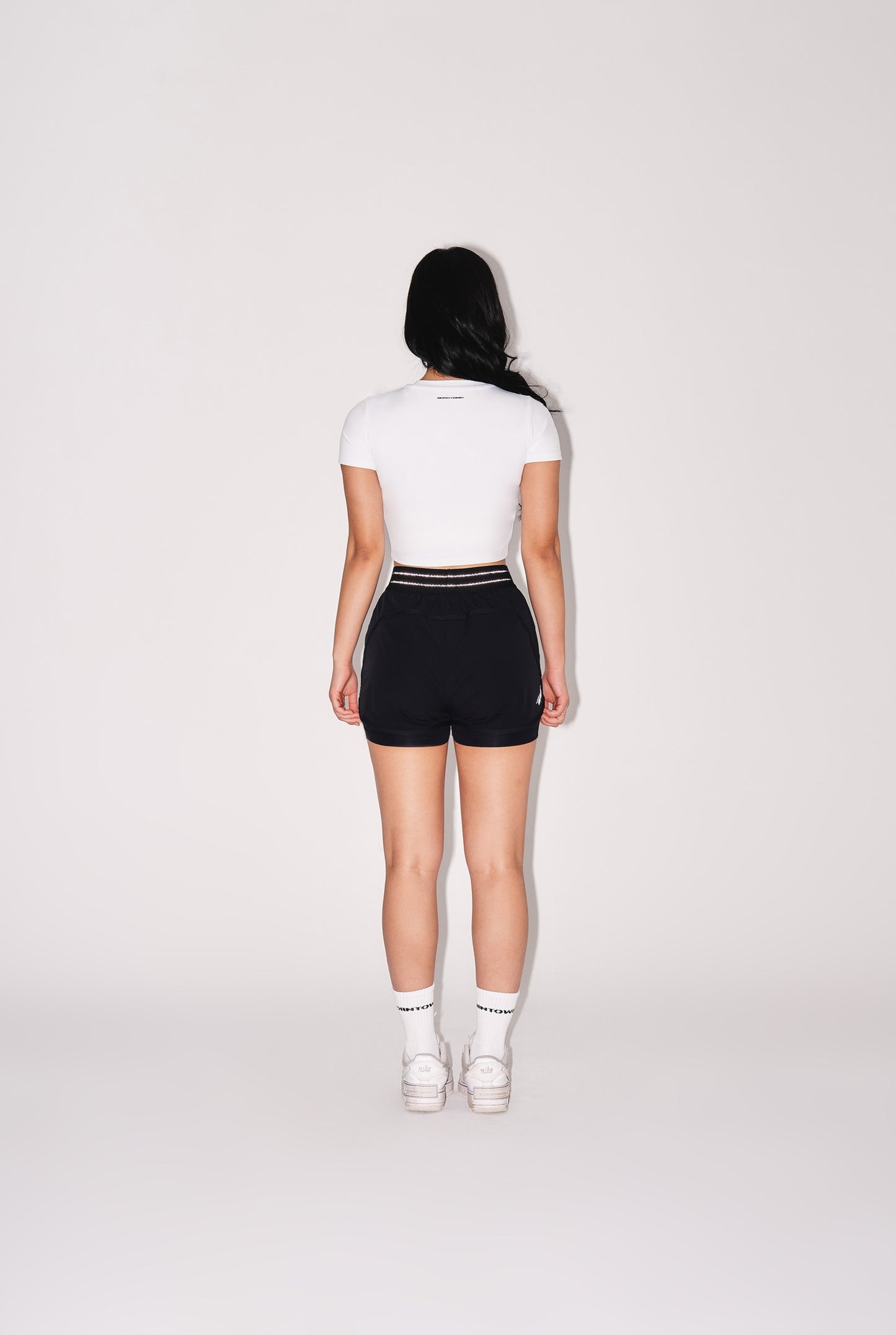 IN STOCK* W QUICK DRY EMBLEM SEMI CROP T-SHIRTS [WHITE]
