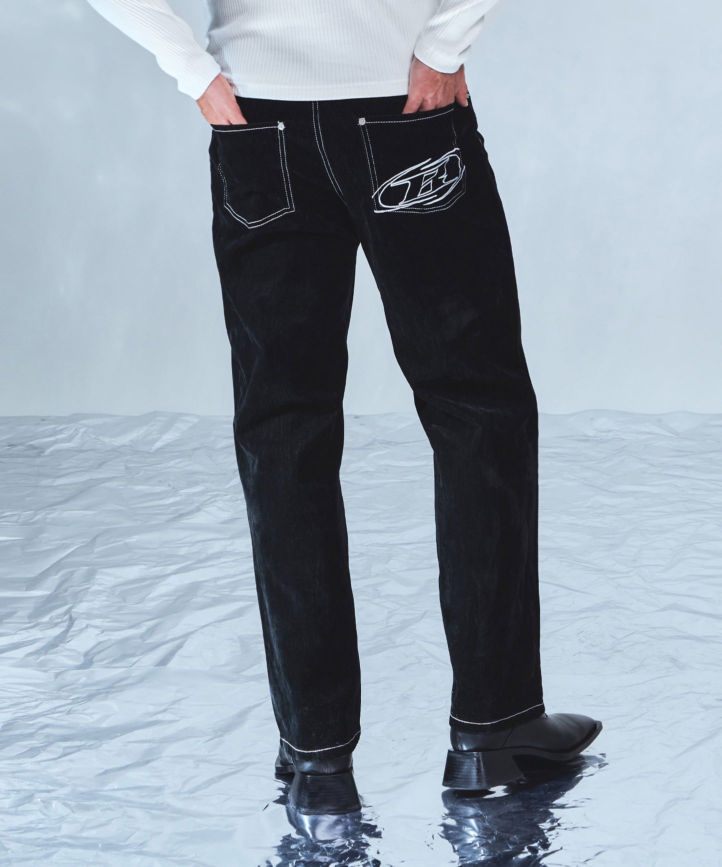 VELVET STRAIGHT DENIM PANTS [BLACK]