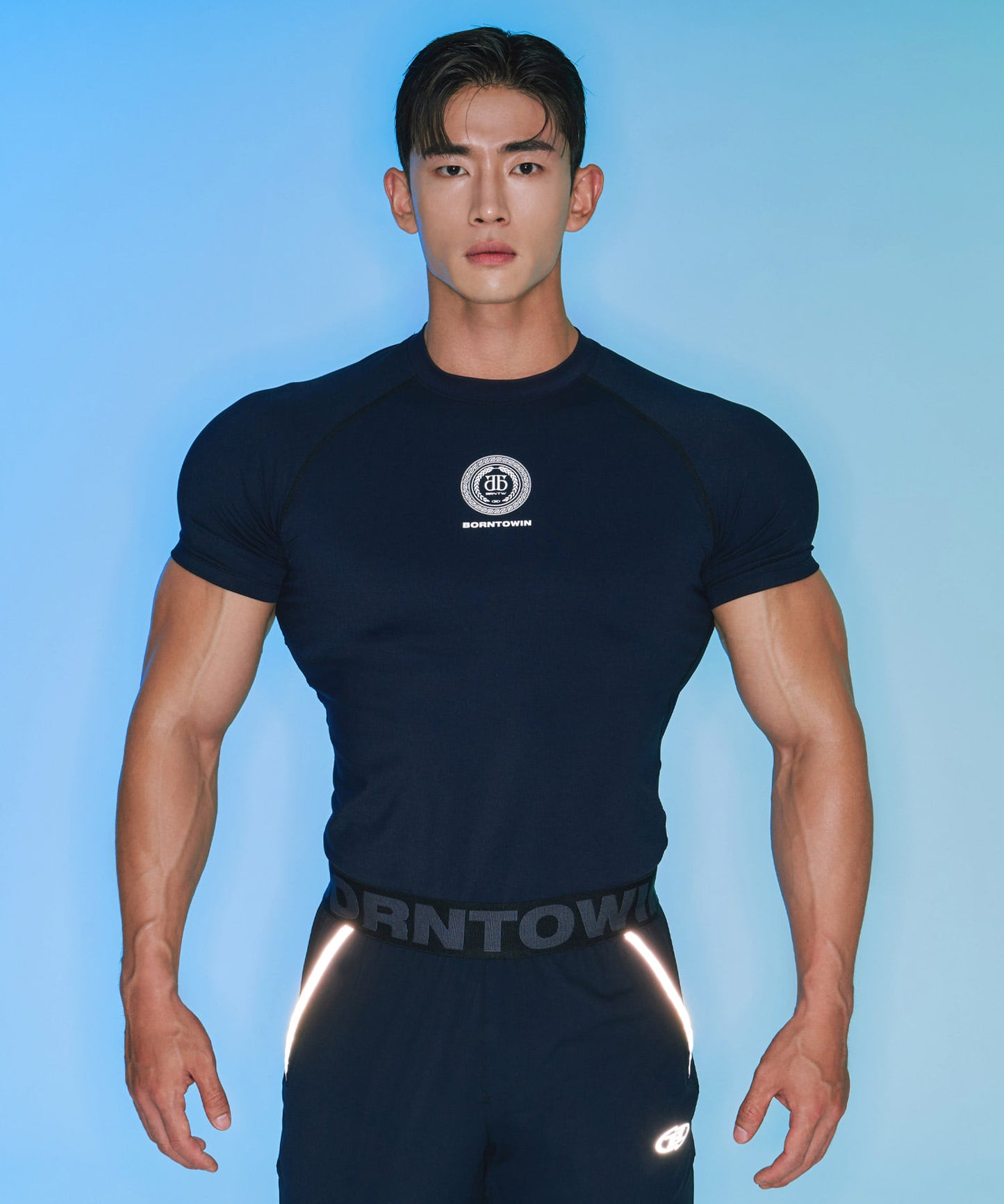 HERITAGE EMBLEM MUSCLE FIT T-SHIRTS [BLACK]