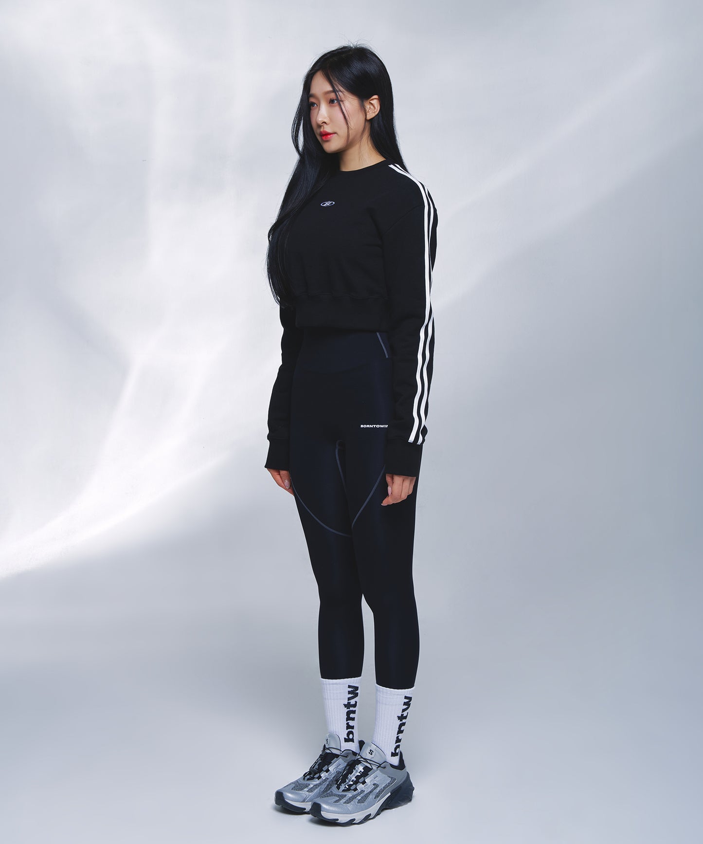 TRACK LINE B LOGO CROP SWEATSHIRTS [BLACK]