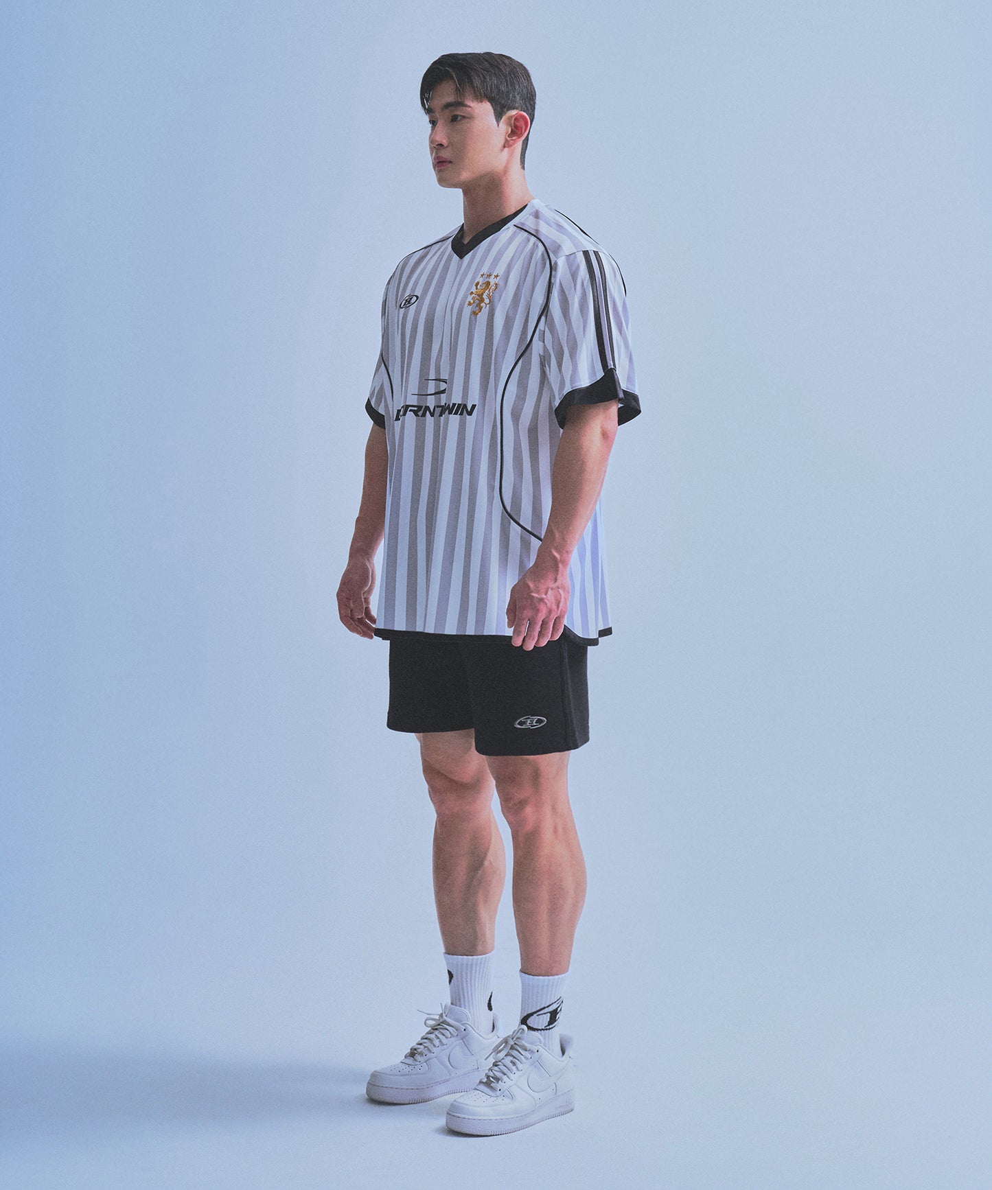 SYMBOL B SOCCER STRIPE JERSEY [WHITE]