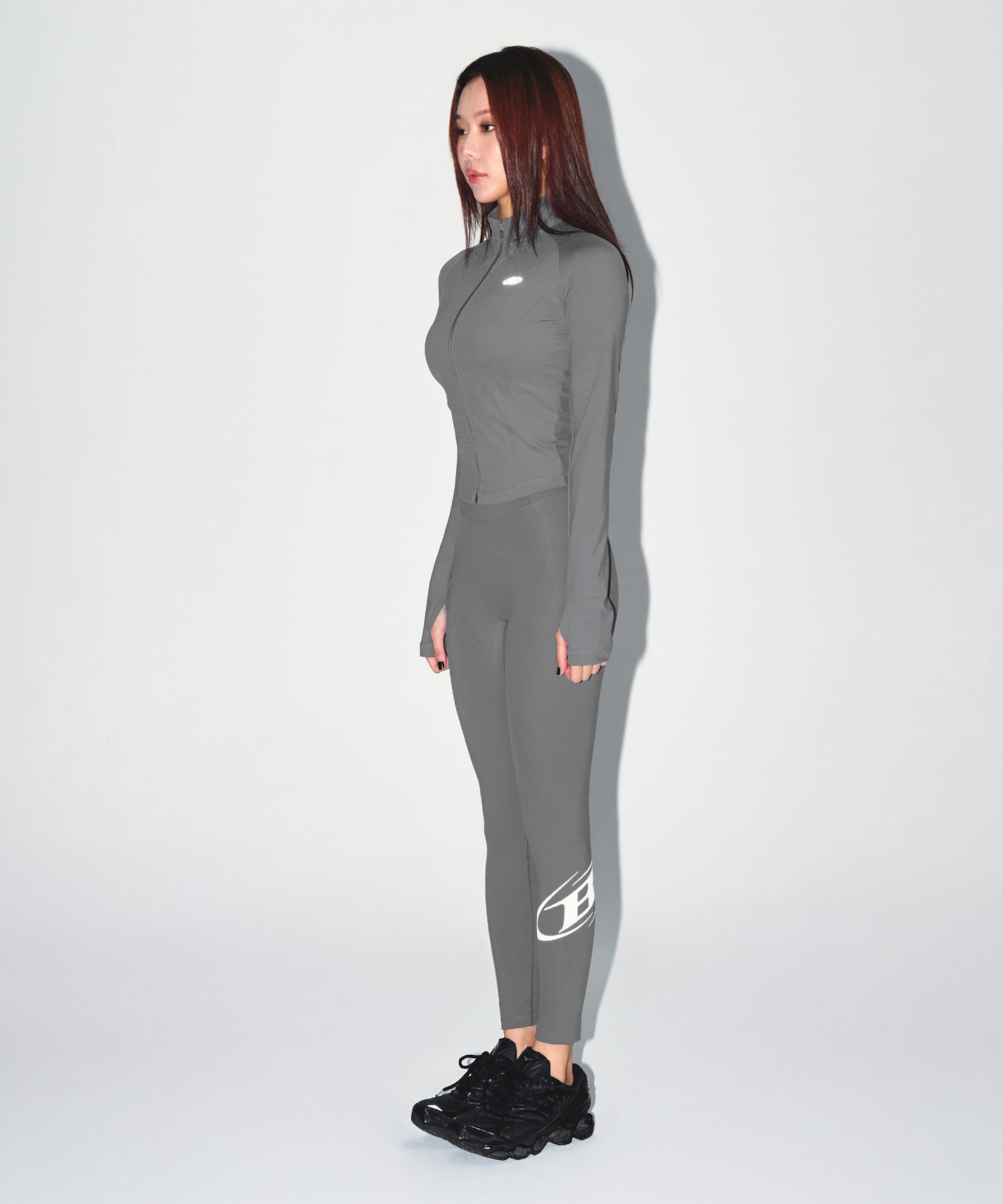 W SYMBOL B FLEECE LONG LEGGINGS [CHARCOAL]