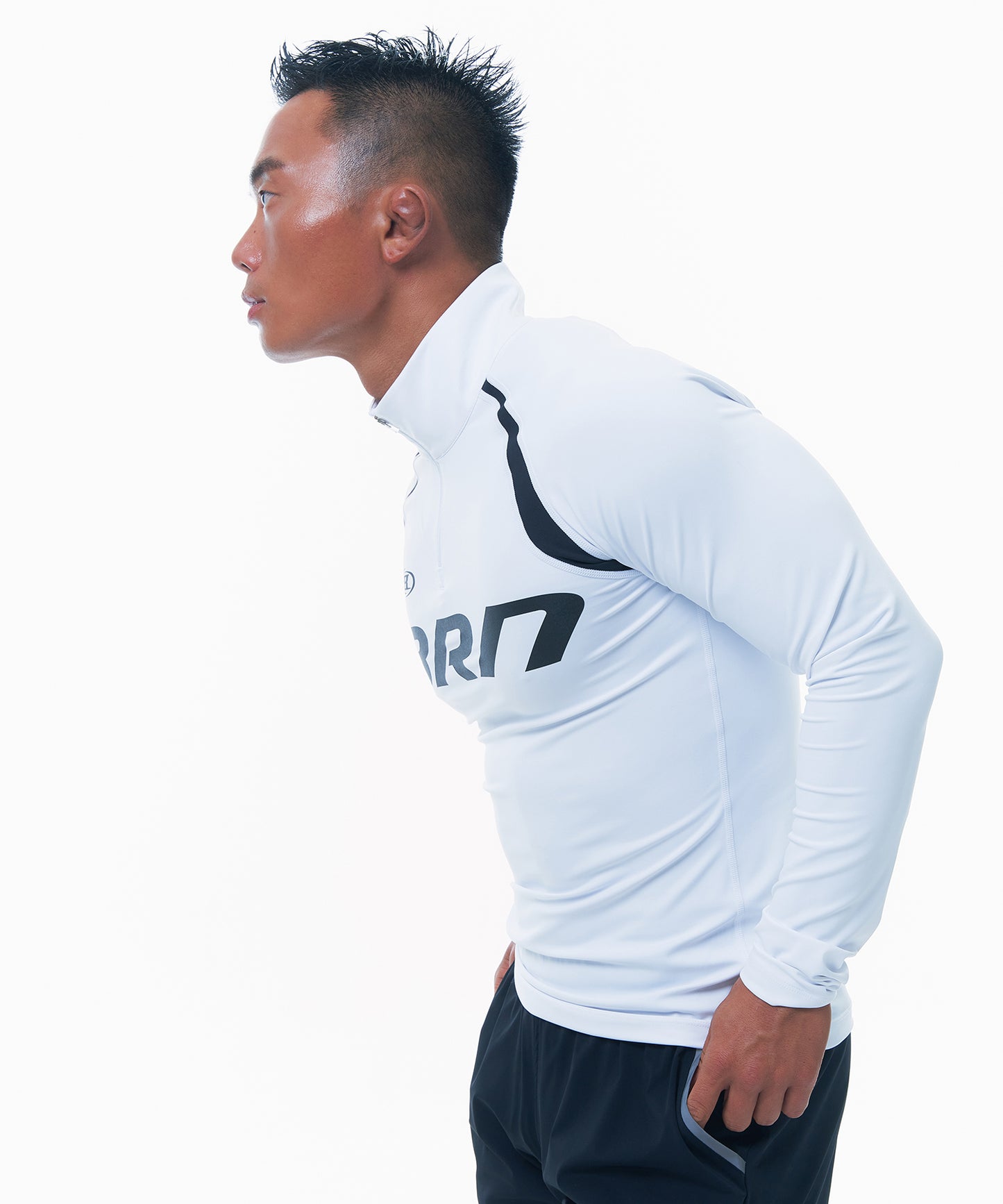 BRN MUSCLE FIT HALF ZIP-UP LONGSLEEVE [WHITE]