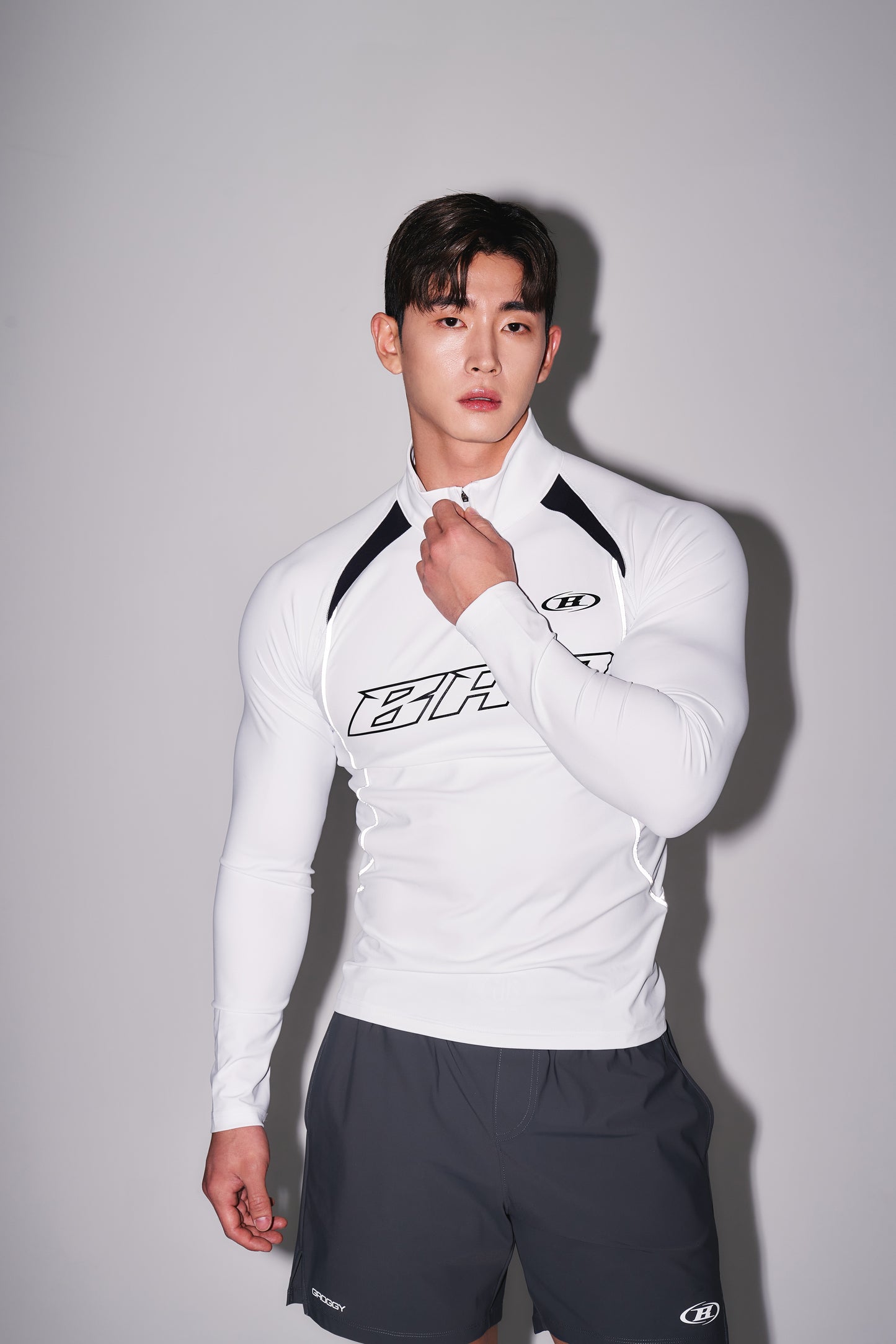 BRN SILVER LINE HALF ZIP UP LONG SLEEVE [WHITE]