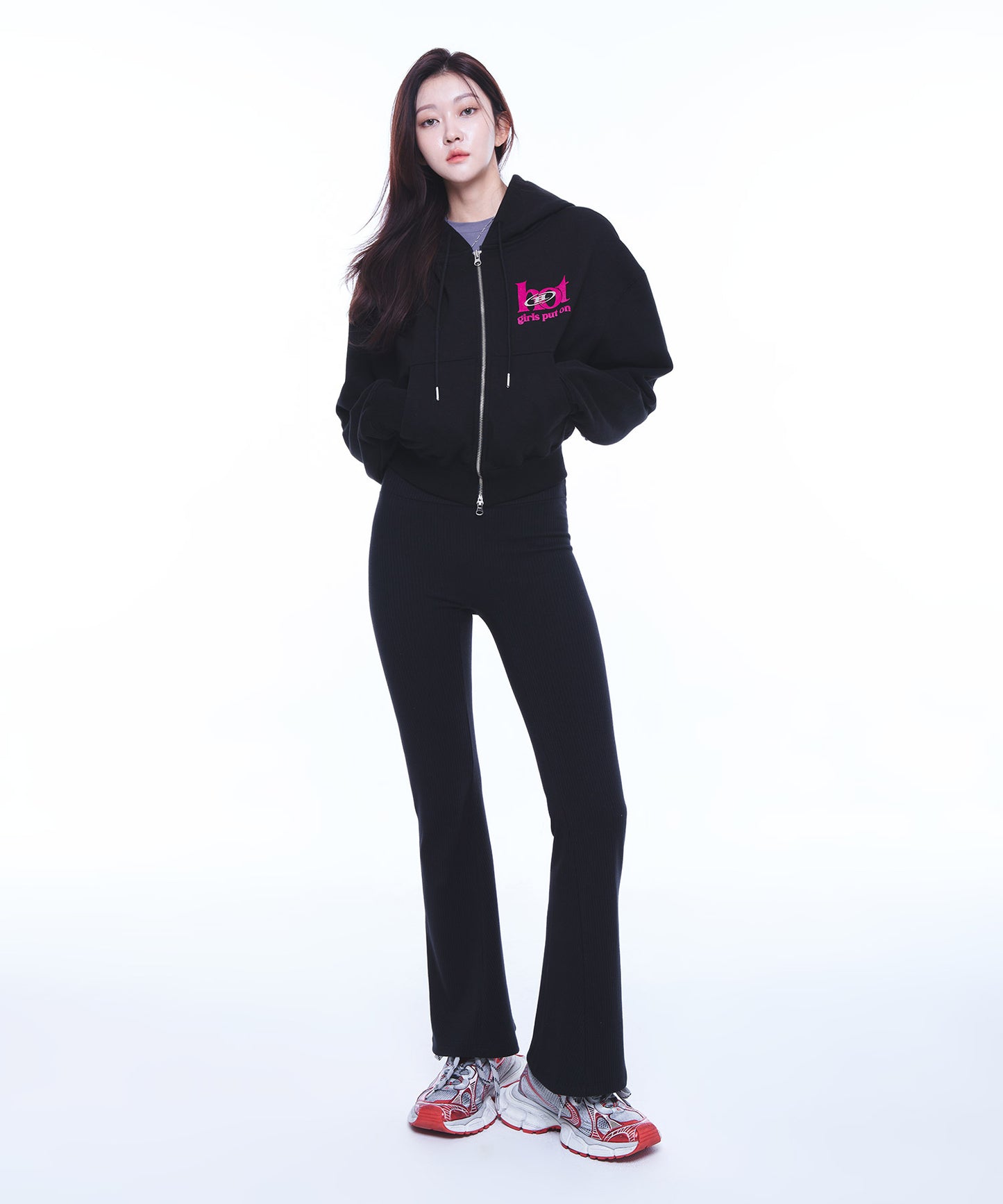 HOT CHROME B LOGO CROP ZIP-UP HOODIE [BLACK]