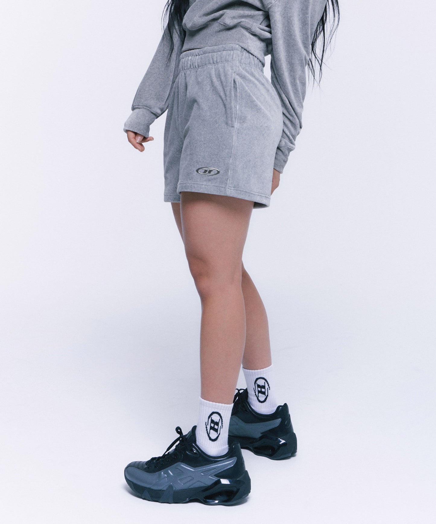 B CHROME VELOUR SHORTS [MELANGE GREY]