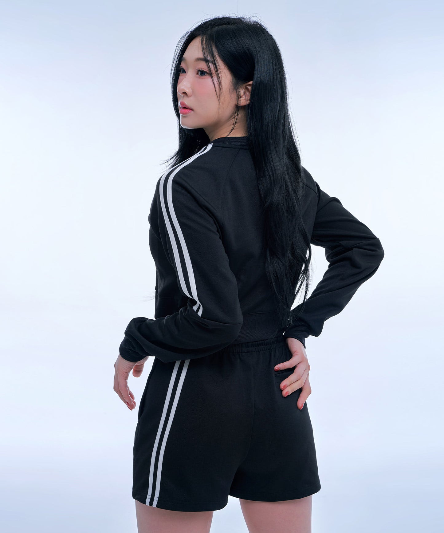 BRN TRACK LINE JERSEY CROP SWEATSHIRTS [BLACK]