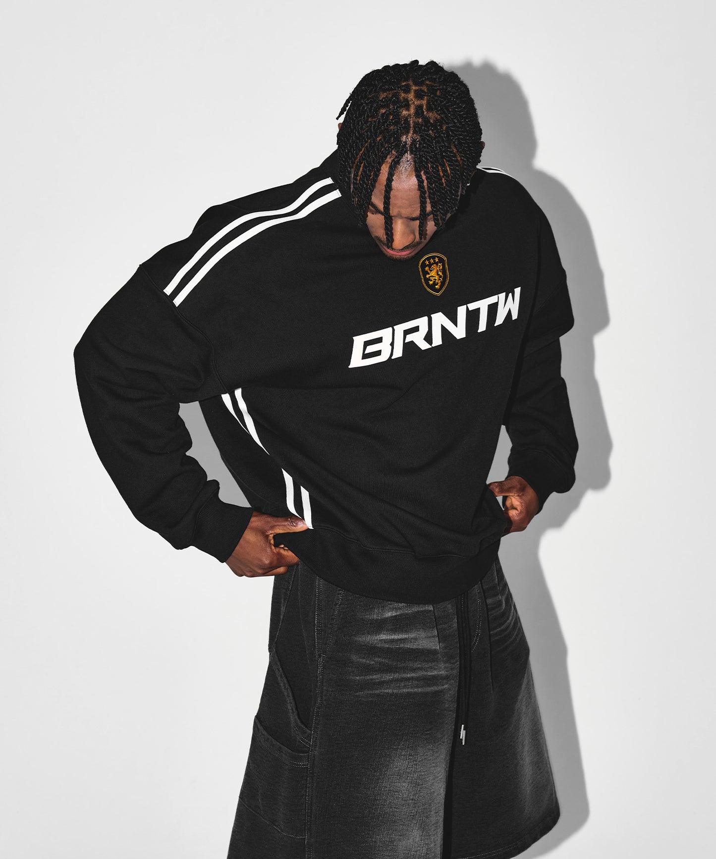 TRACK LINE EMBLEM SWEATSHIRTS [BLACK]