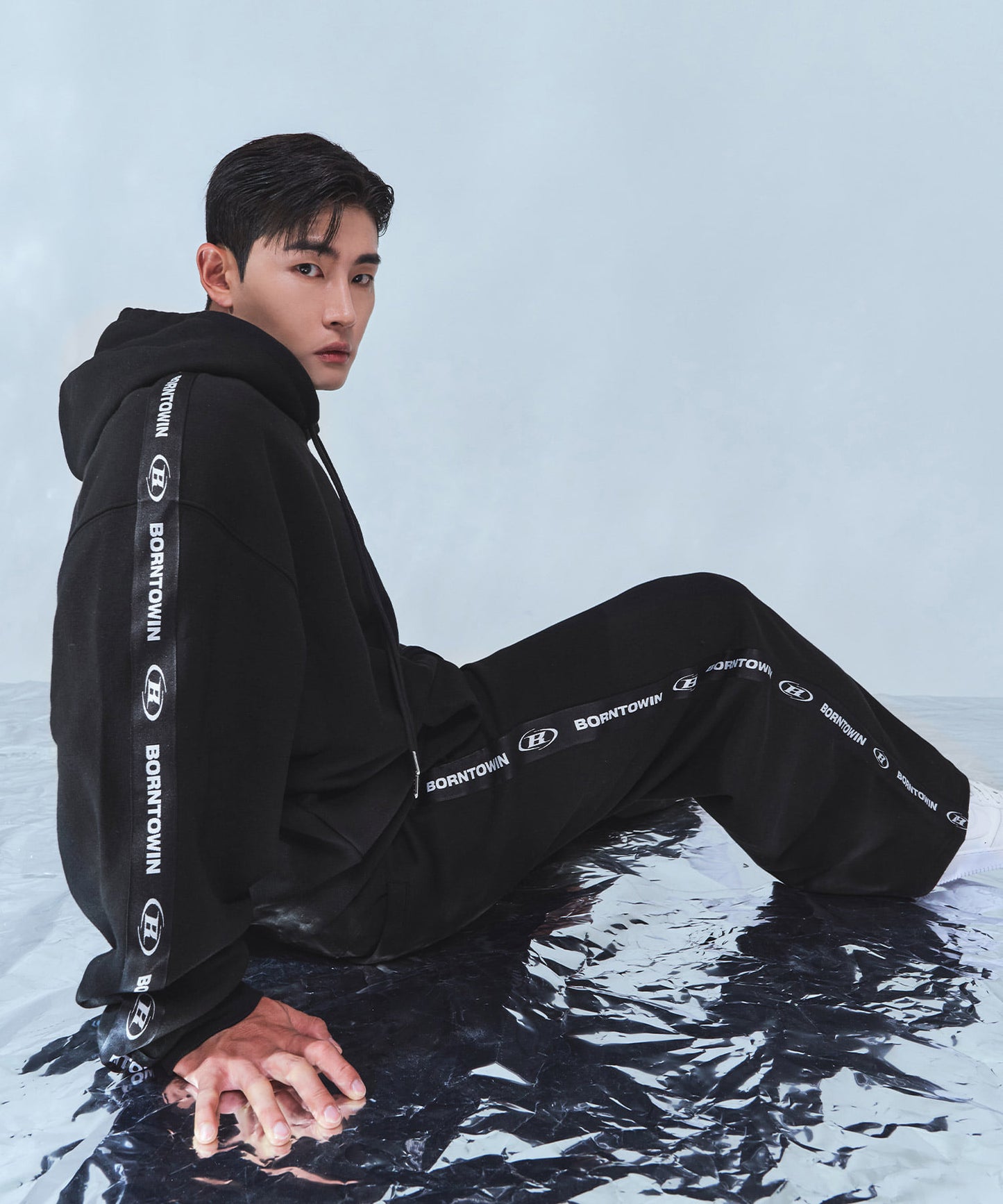 BIG CHROME B BLACK LINE ZIP-UP HOODIE [BLACK]