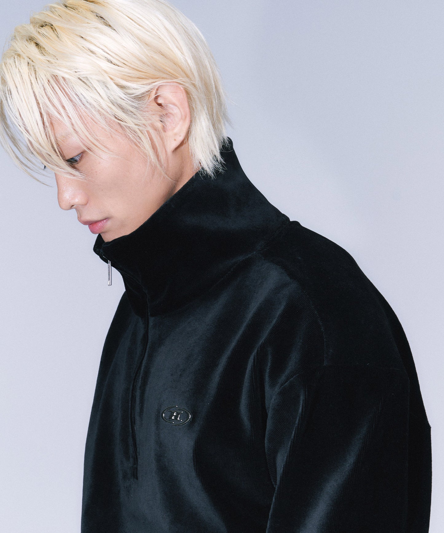 B CHROME VELOUR HALF ZIP-UP [BLACK]