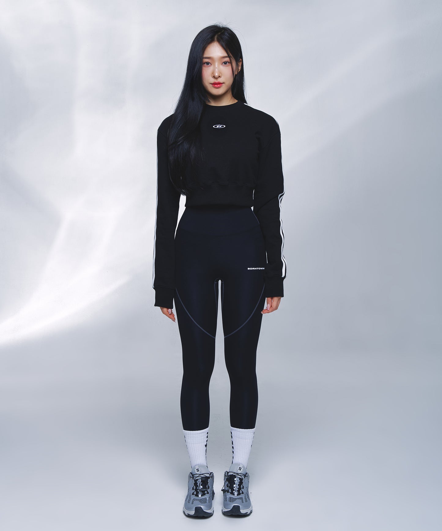 TRACK LINE B LOGO CROP SWEATSHIRTS [BLACK]