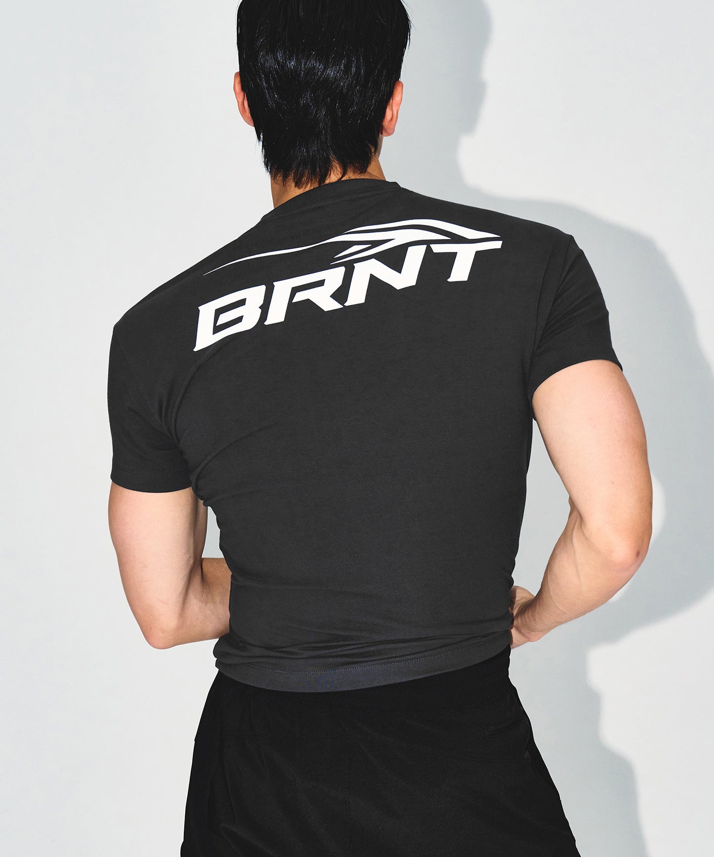 BRNT BACK LOGO MUSCLE FIT T-SHIRTS [CHARCOAL]