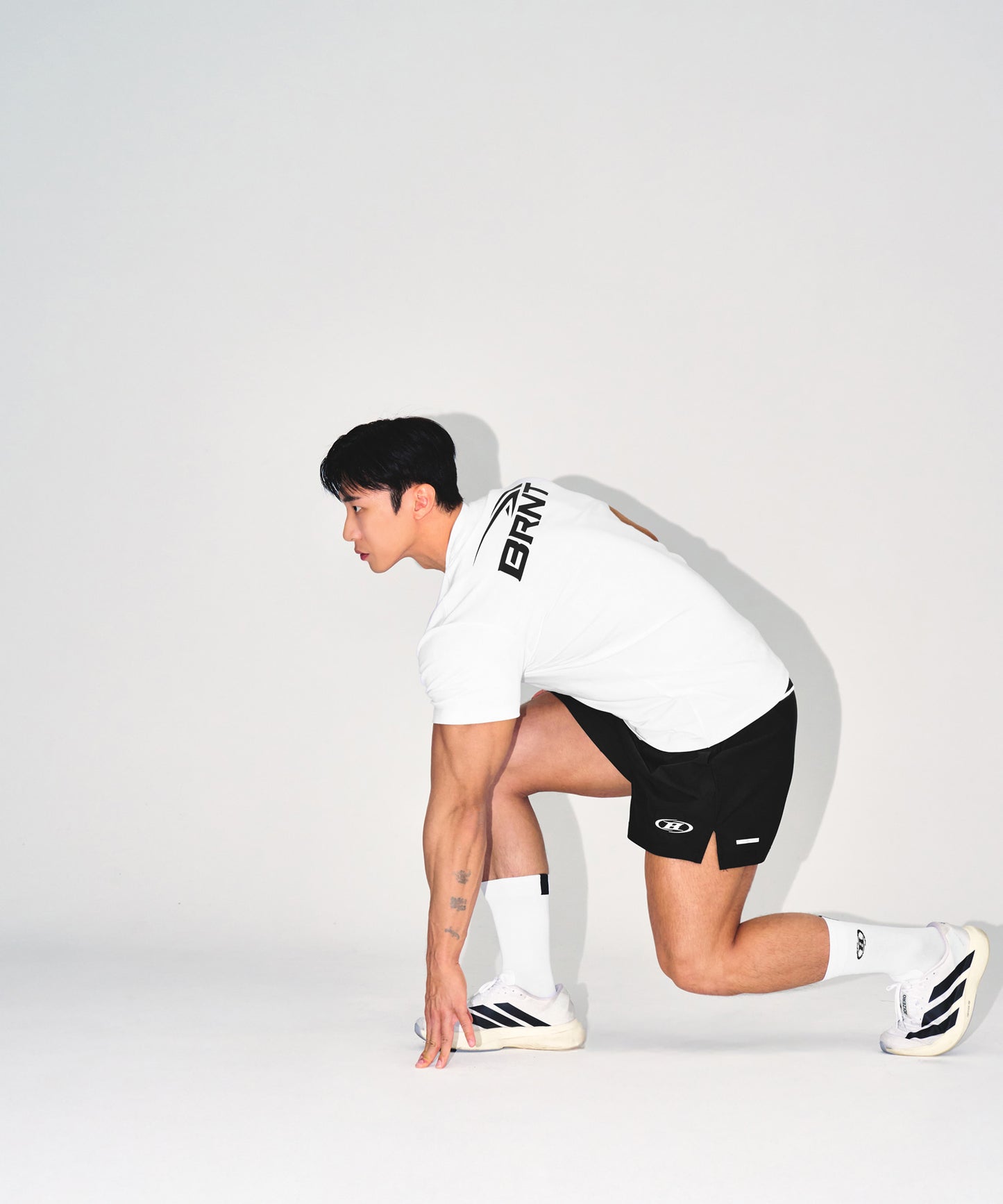 BRNT BACK LOGO MUSCLE FIT T-SHIRTS [WHITE]