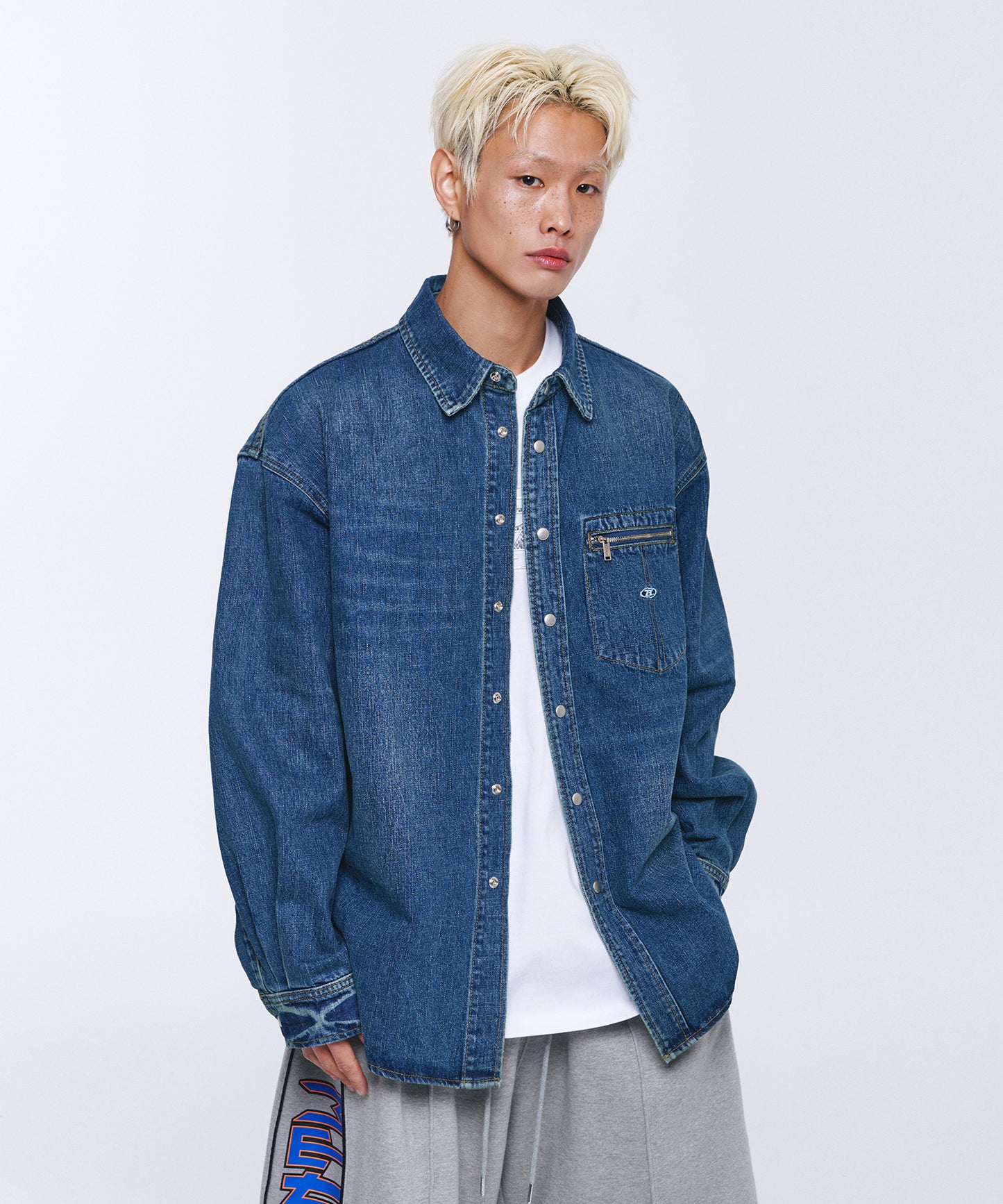 WASHED DENIM OVER FIT SHIRTS [MID DENIM]