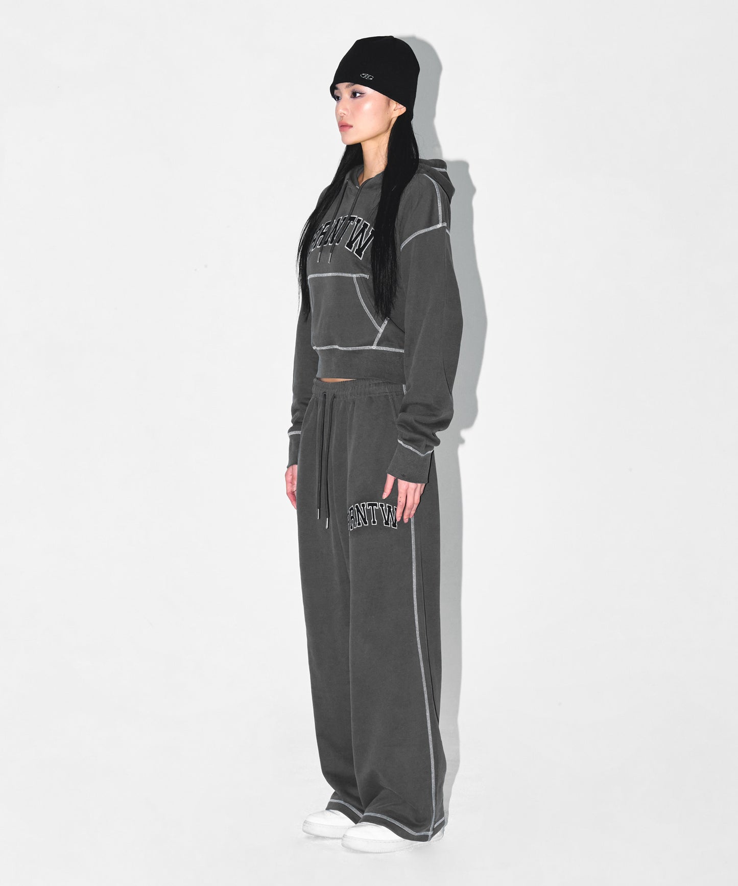 W PIGMENT DYEING CROP HOODIE [CHARCOAL]