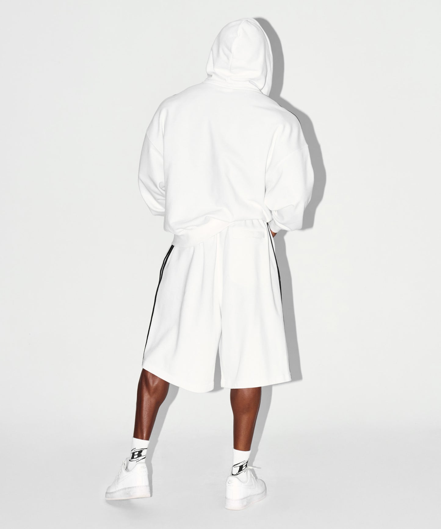 CHROME B TRACK LINE BERMUDA PANTS [WHITE]