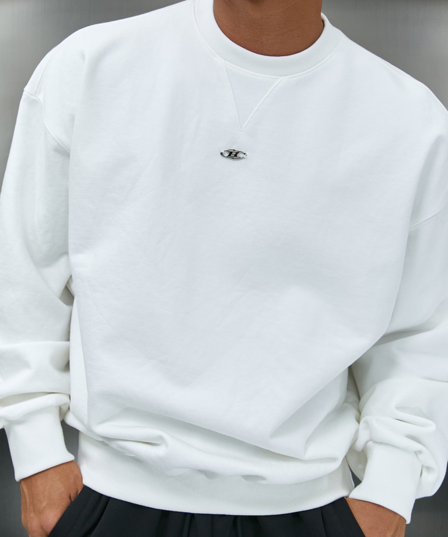 B PENDANT SWEATSHIRTS [WHITE]