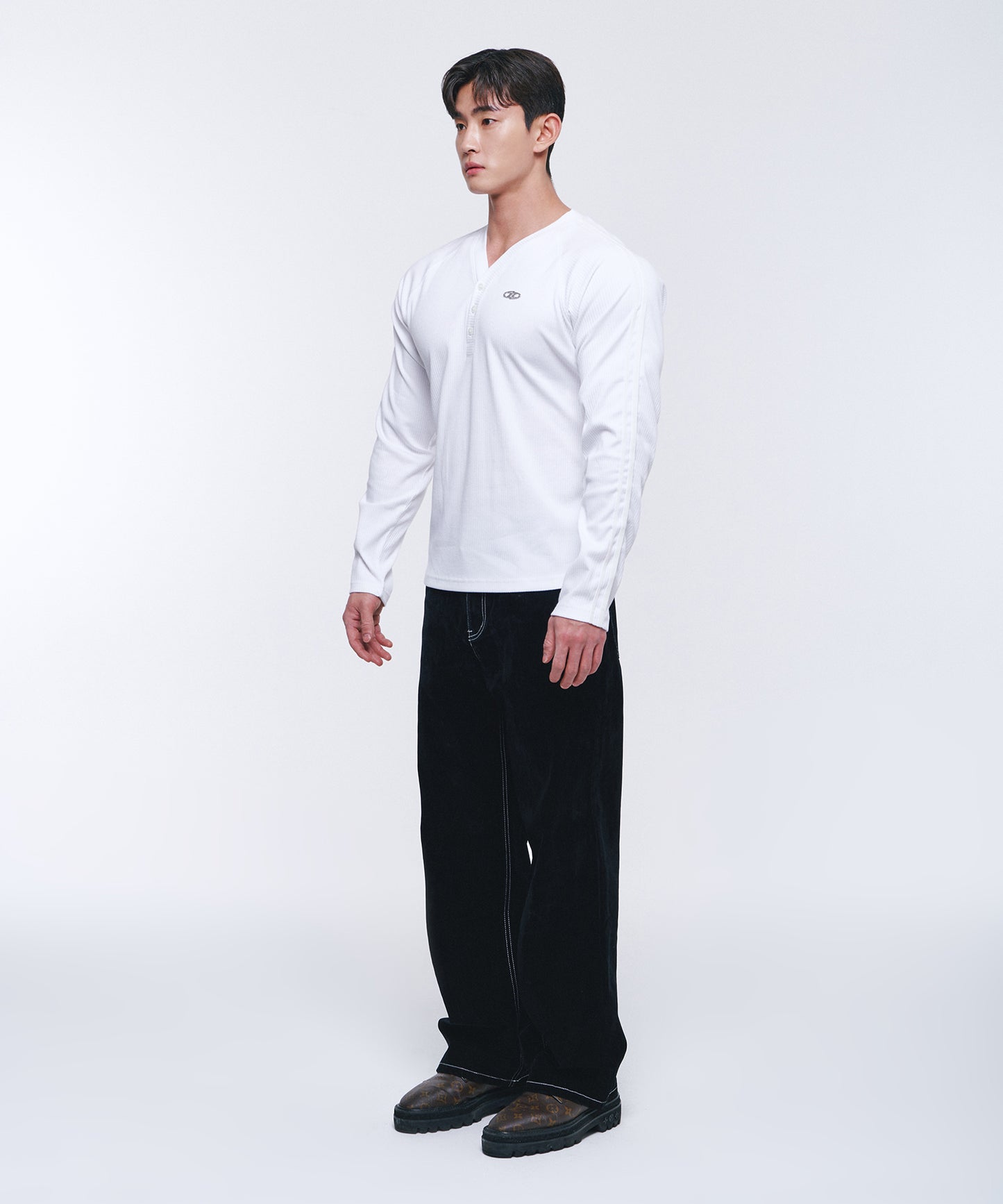B PENDANT VELVET LINE LONGSLEEVE [WHITE]
