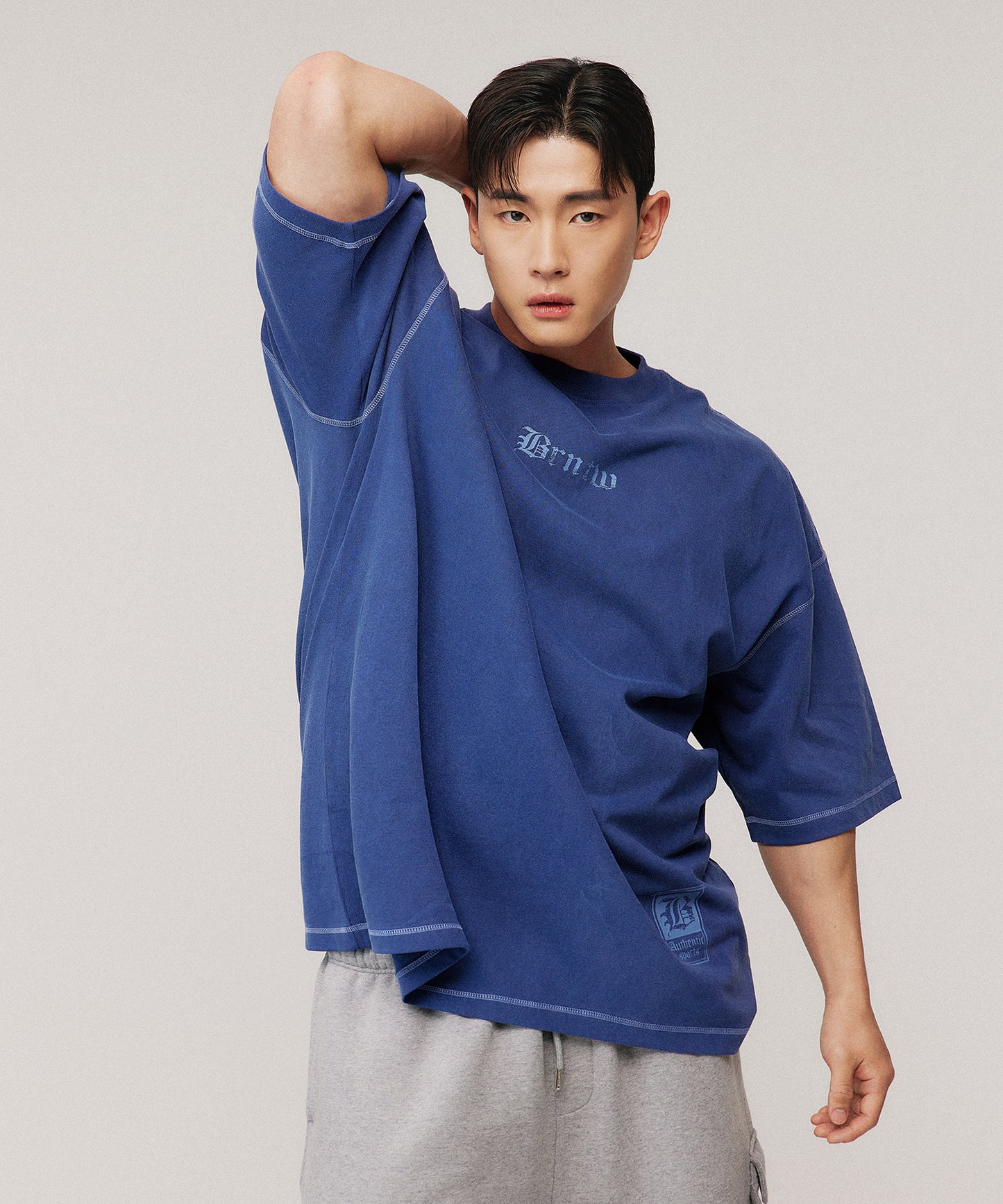 PIGMENT CRACK LETTER EXTRA FIT T-SHIRTS [DEAD BLUE]