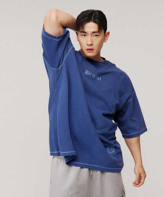 PIGMENT CRACK LETTER EXTRA FIT T-SHIRTS [DEAD BLUE]