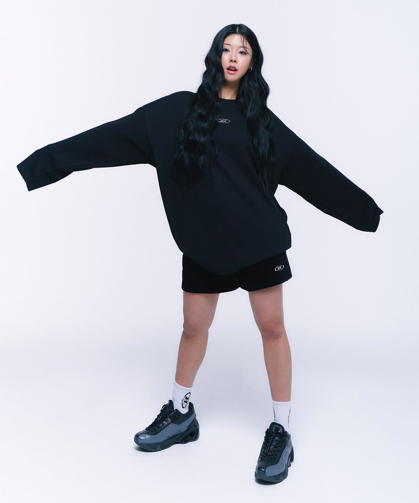 SILVER B OVER FIT LONGSLEEVE [BLACK]