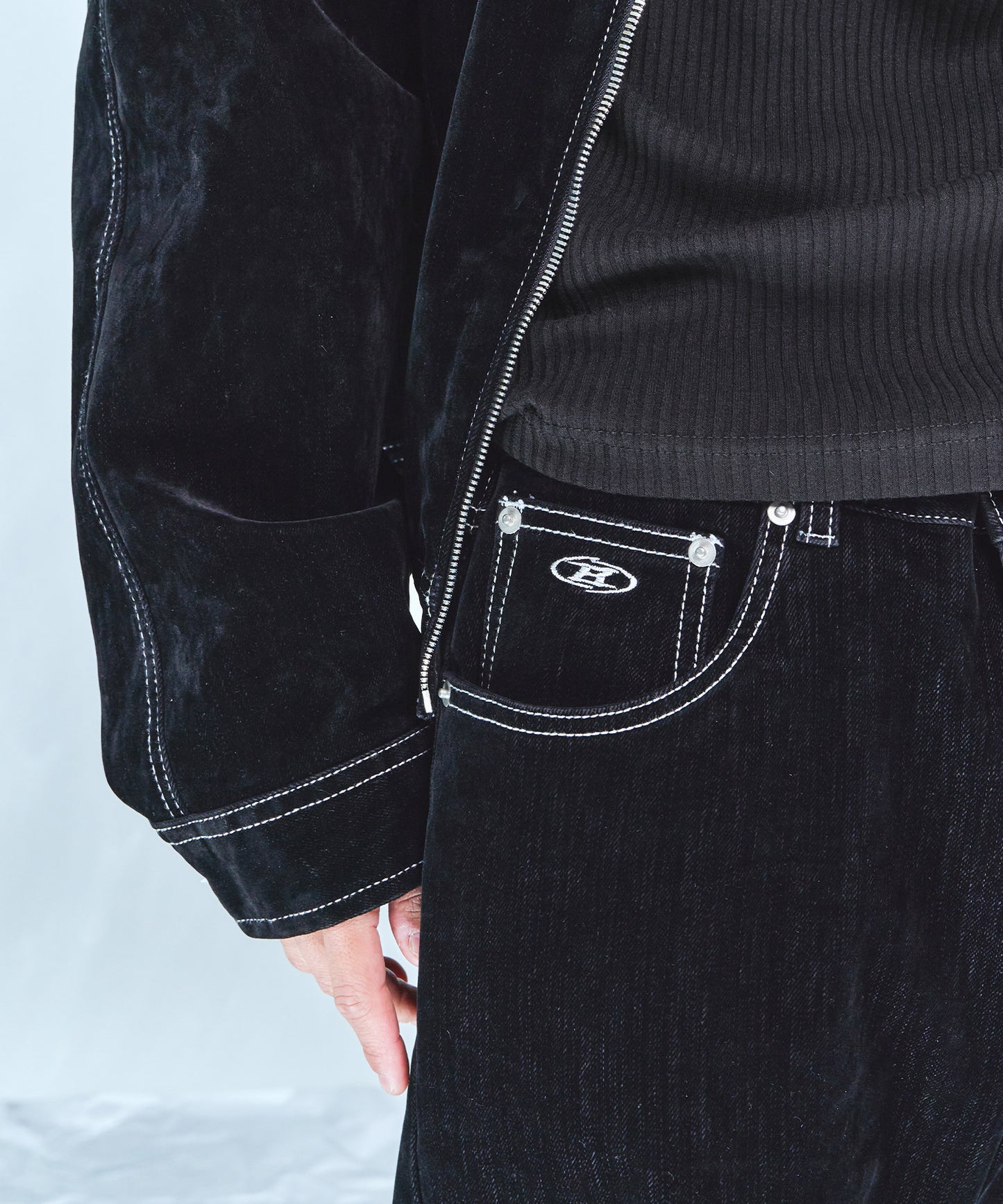 VELVET STRAIGHT DENIM PANTS [BLACK]