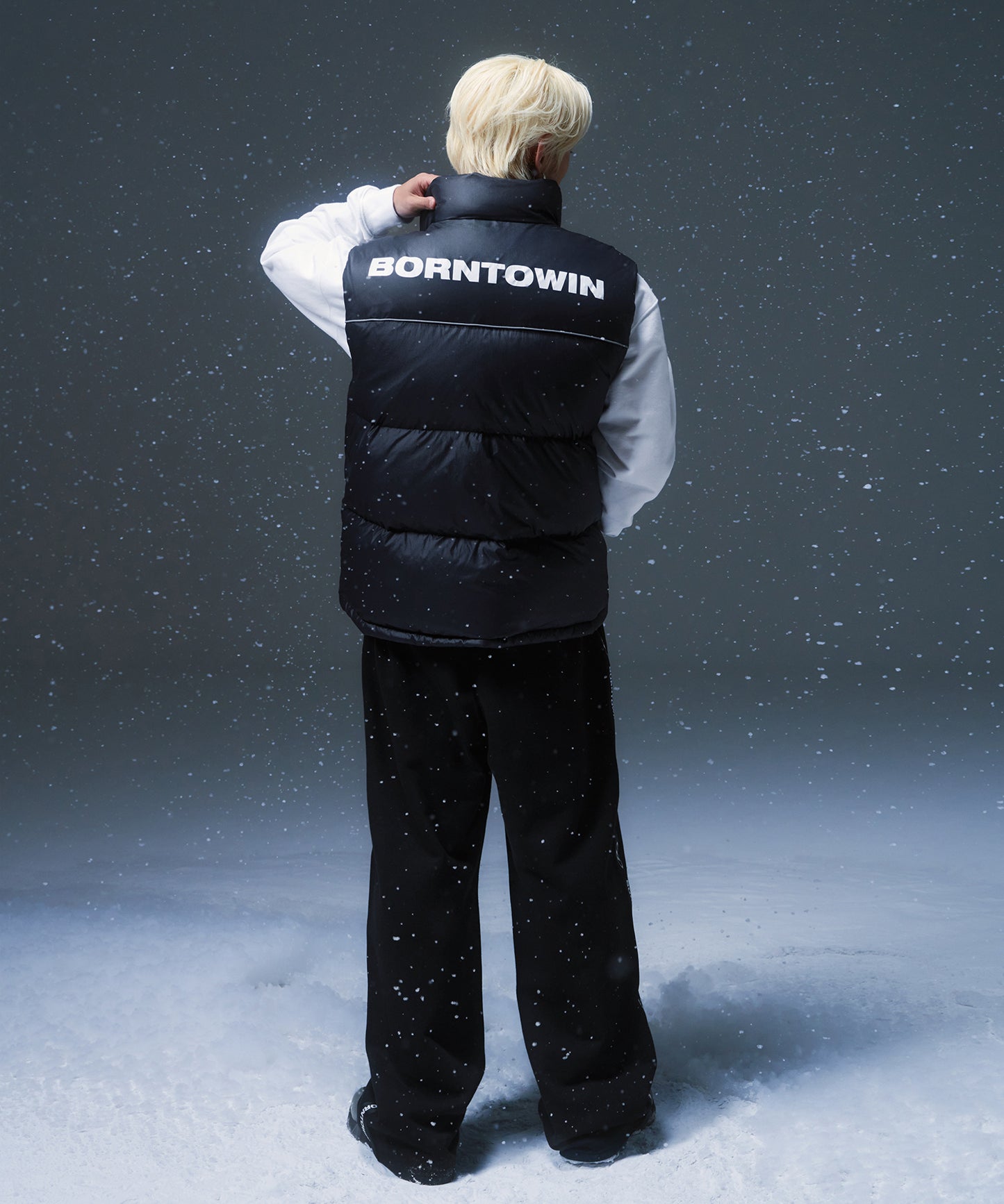 SYMBOL B PUFFER DOWN VEST [BLACK]