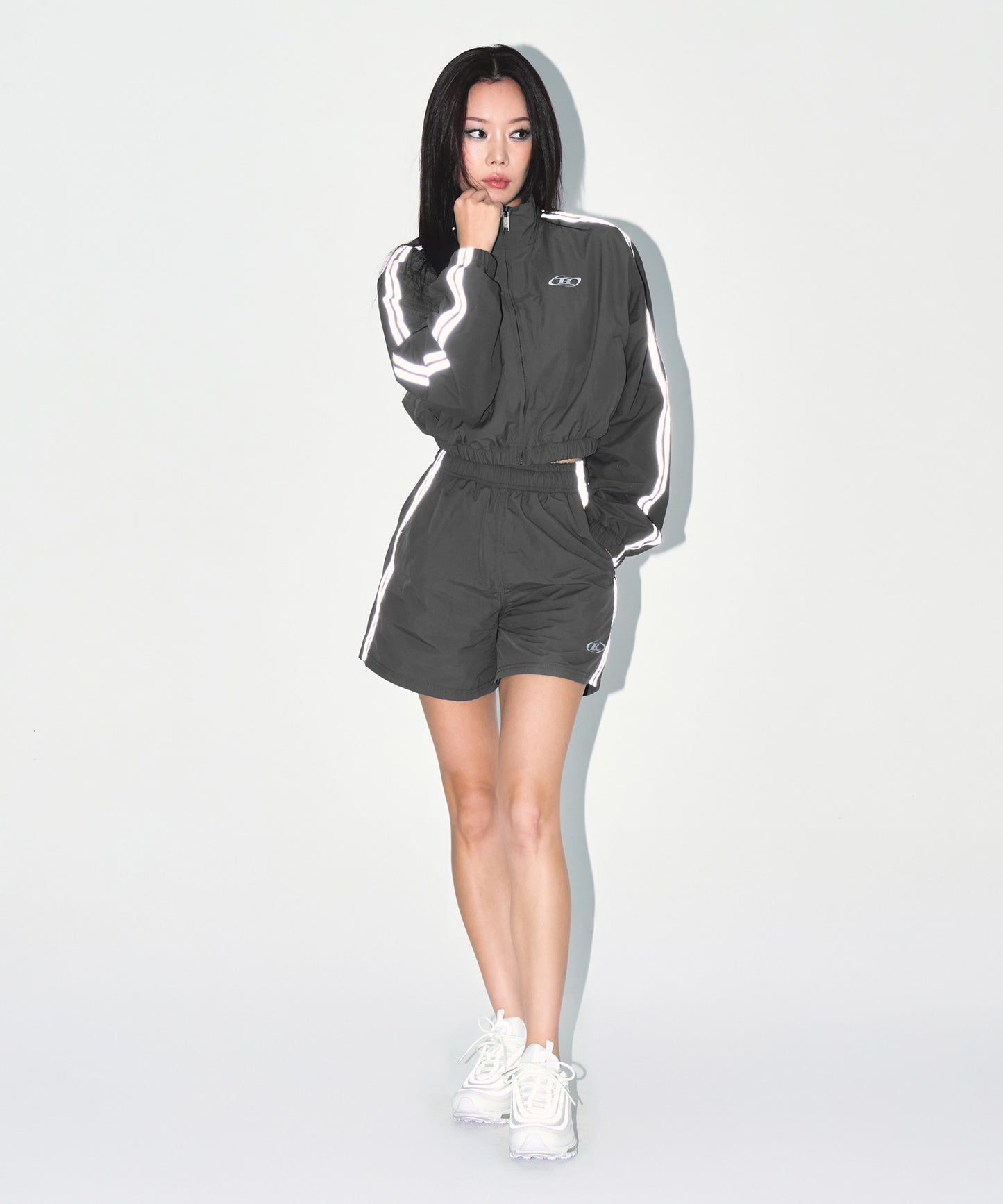 REFLECTIVE LINE CROP WIND BREAKER [CHARCOAL]