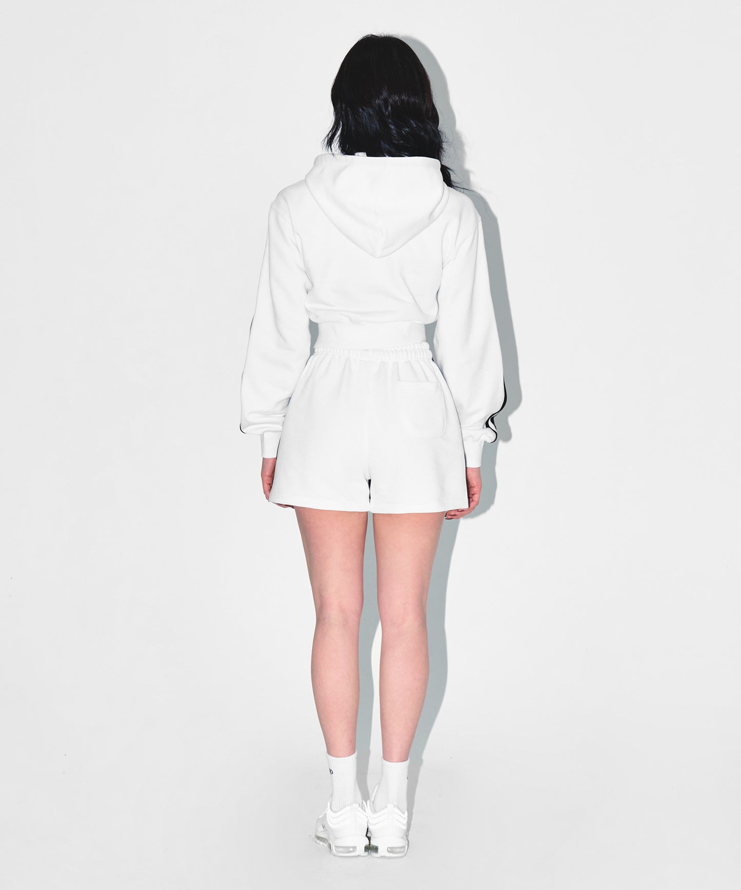 W CHROME B TRACK LINE CROP HOODIE ZIP-UP [WHITE]