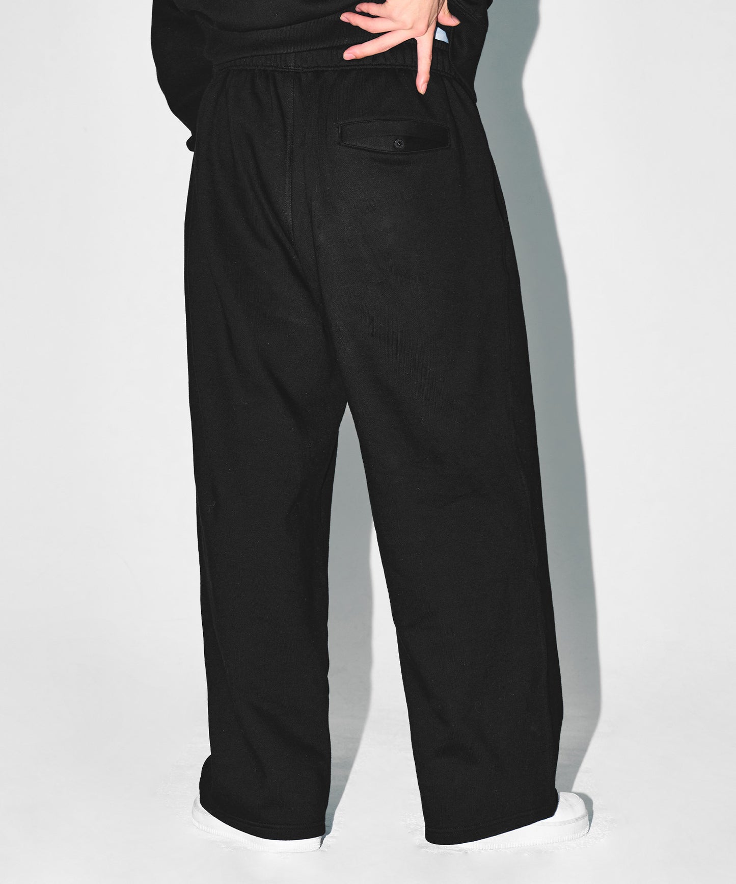 CHROME B FLEECE SEMI WIDE PANTS [BLACK]