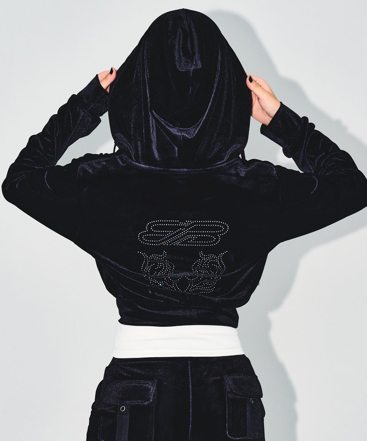 W DOUBLE B VELVET CROP HOODIE ZIP-UP [BLACK]