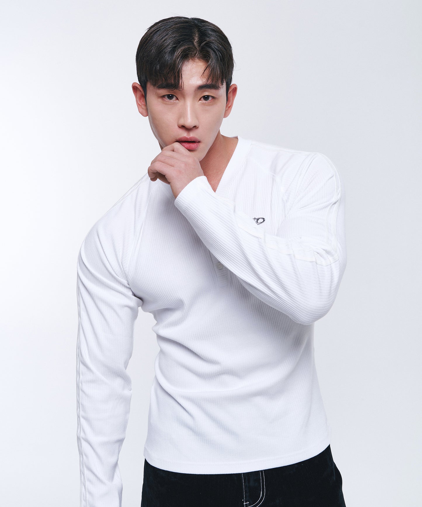 B PENDANT VELVET LINE LONGSLEEVE [WHITE]