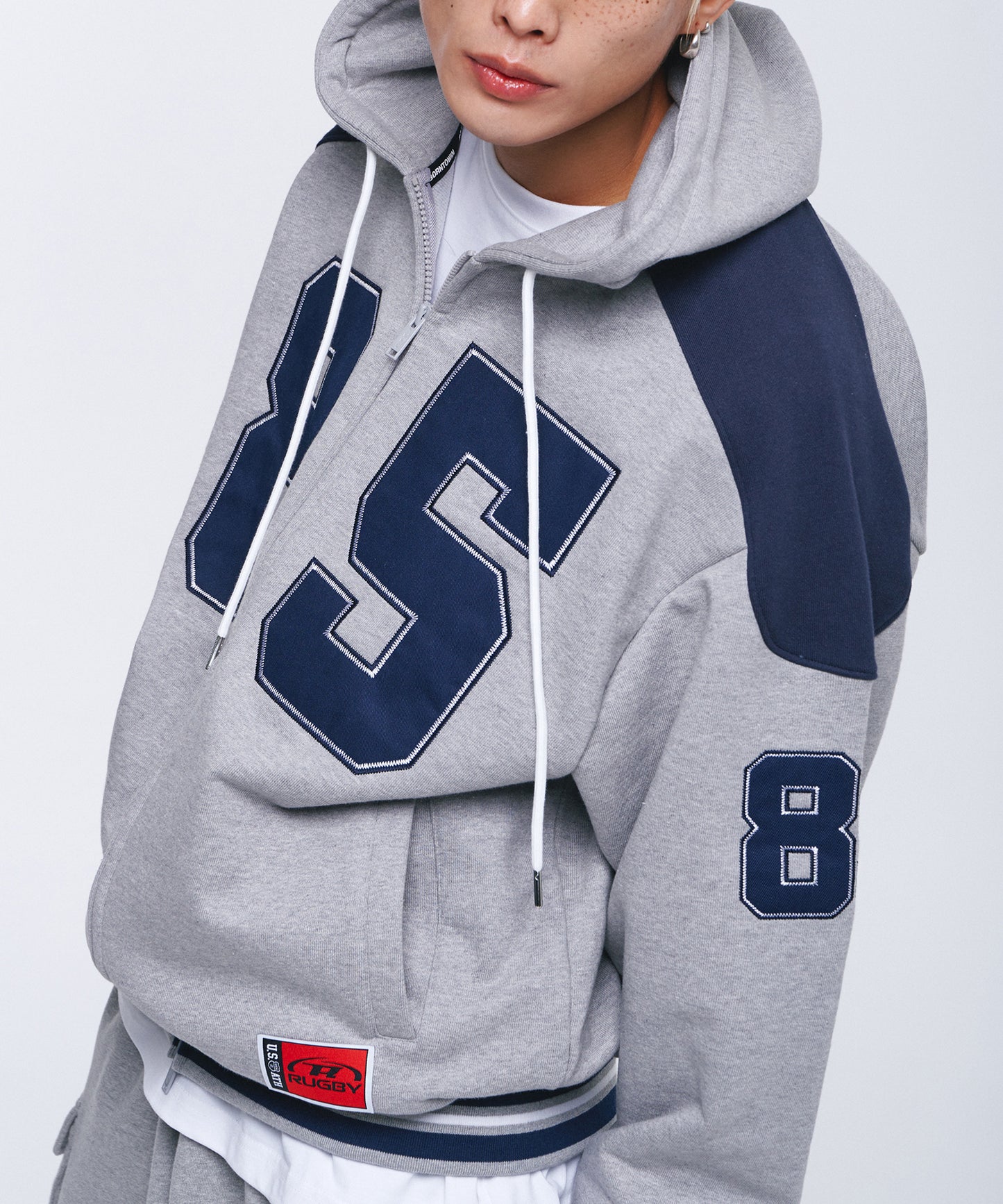 85 APPLIQUE RUGBY HOODIE ZIP-UP [GREY]