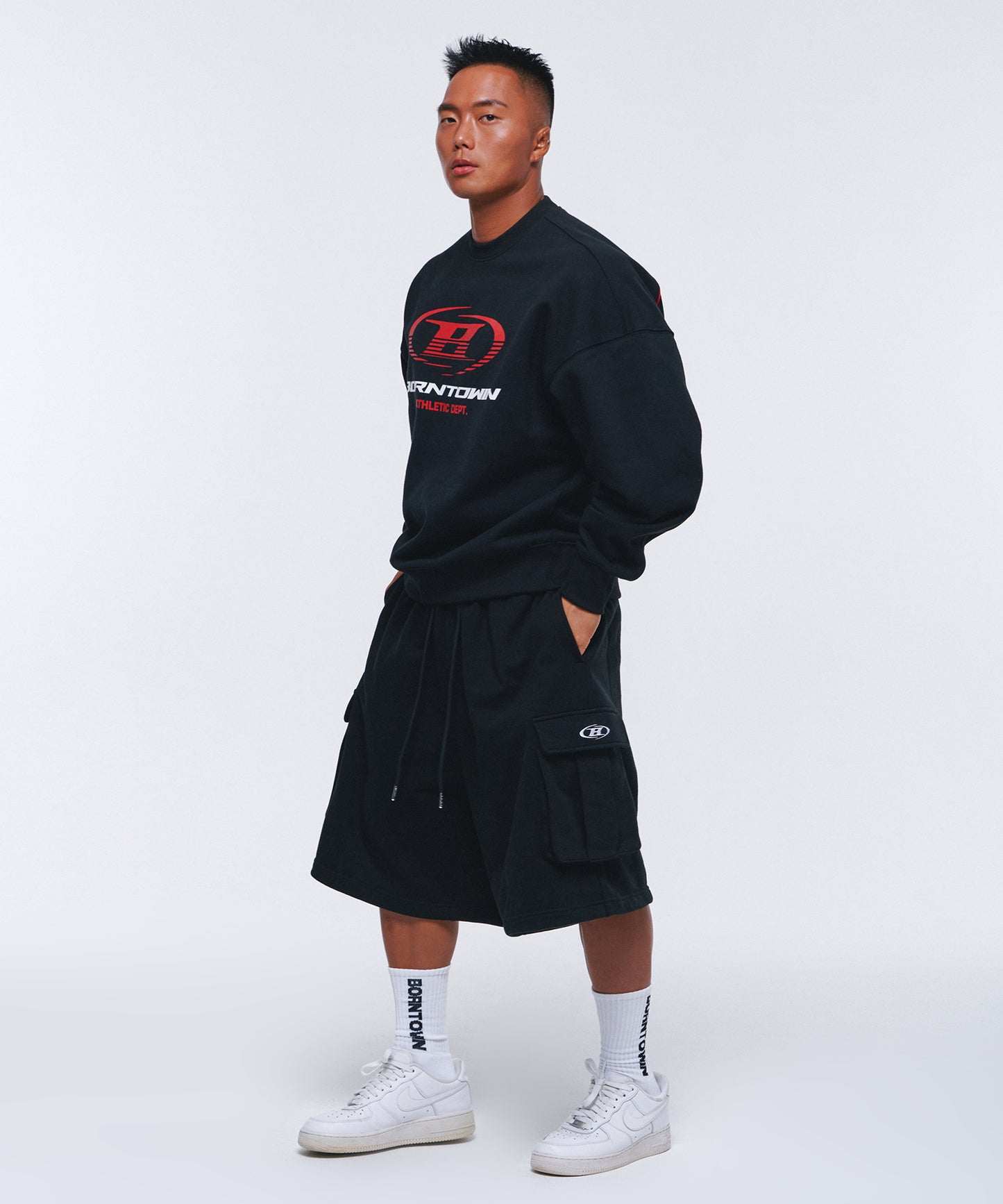 IN STOCK* SYMBOL LOGO CARGO BERMUDA PANTS [BLACK]