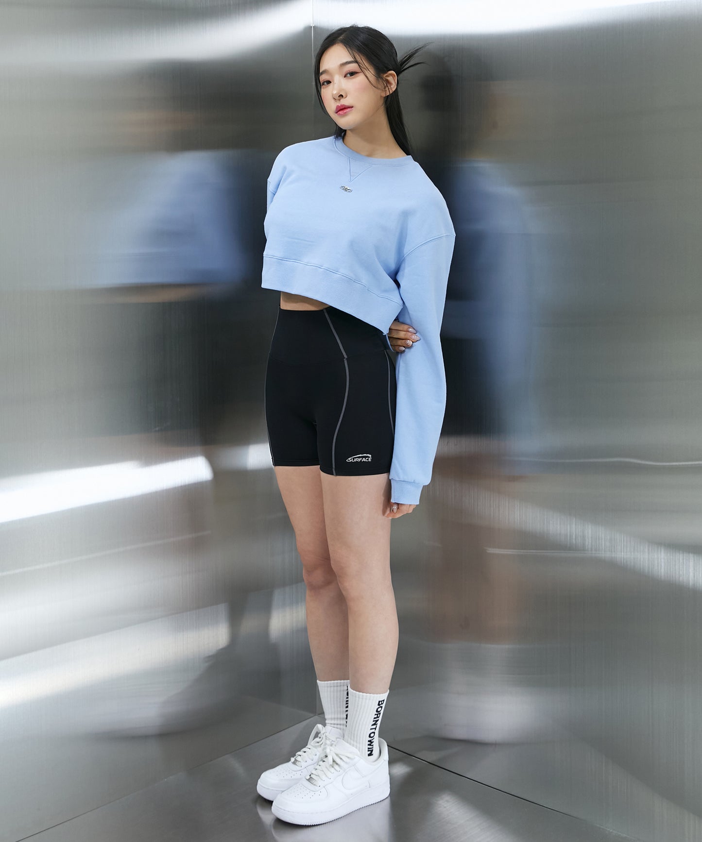 B PENDANT CROP SWEATSHIRTS [SKY BLUE]