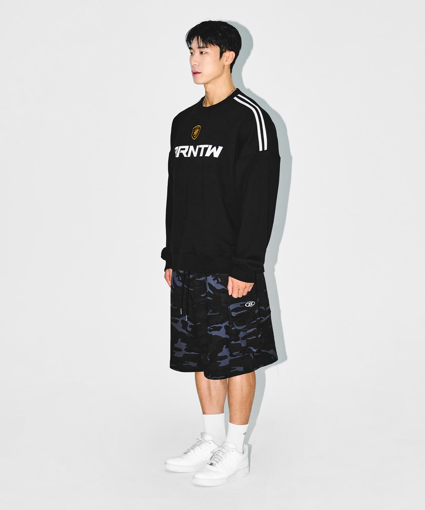 TRACK LINE EMBLEM SWEATSHIRTS [BLACK]