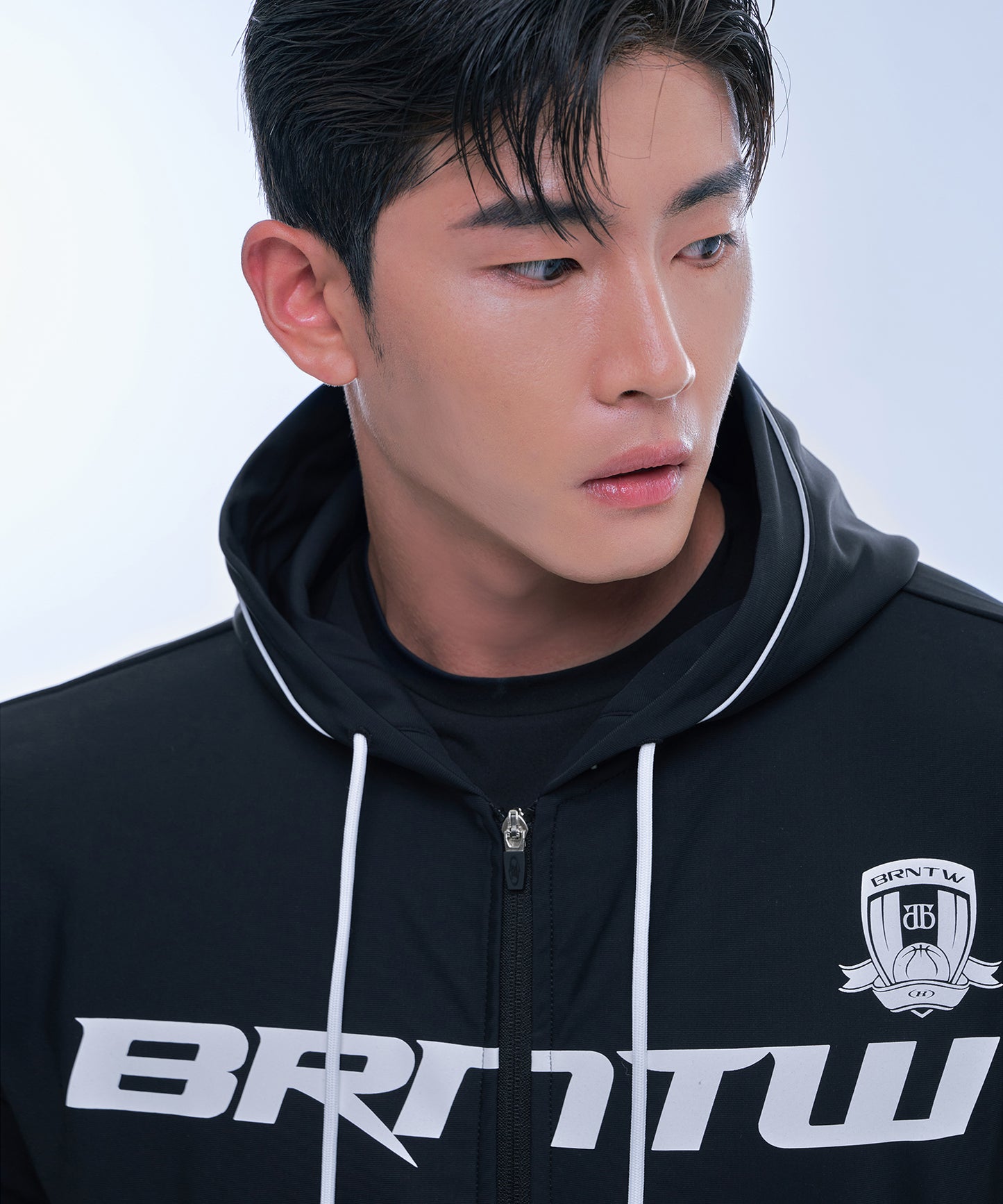 BRNTW EMBLEM ACTIVE ZIP-UP HOODIE [BLACK]