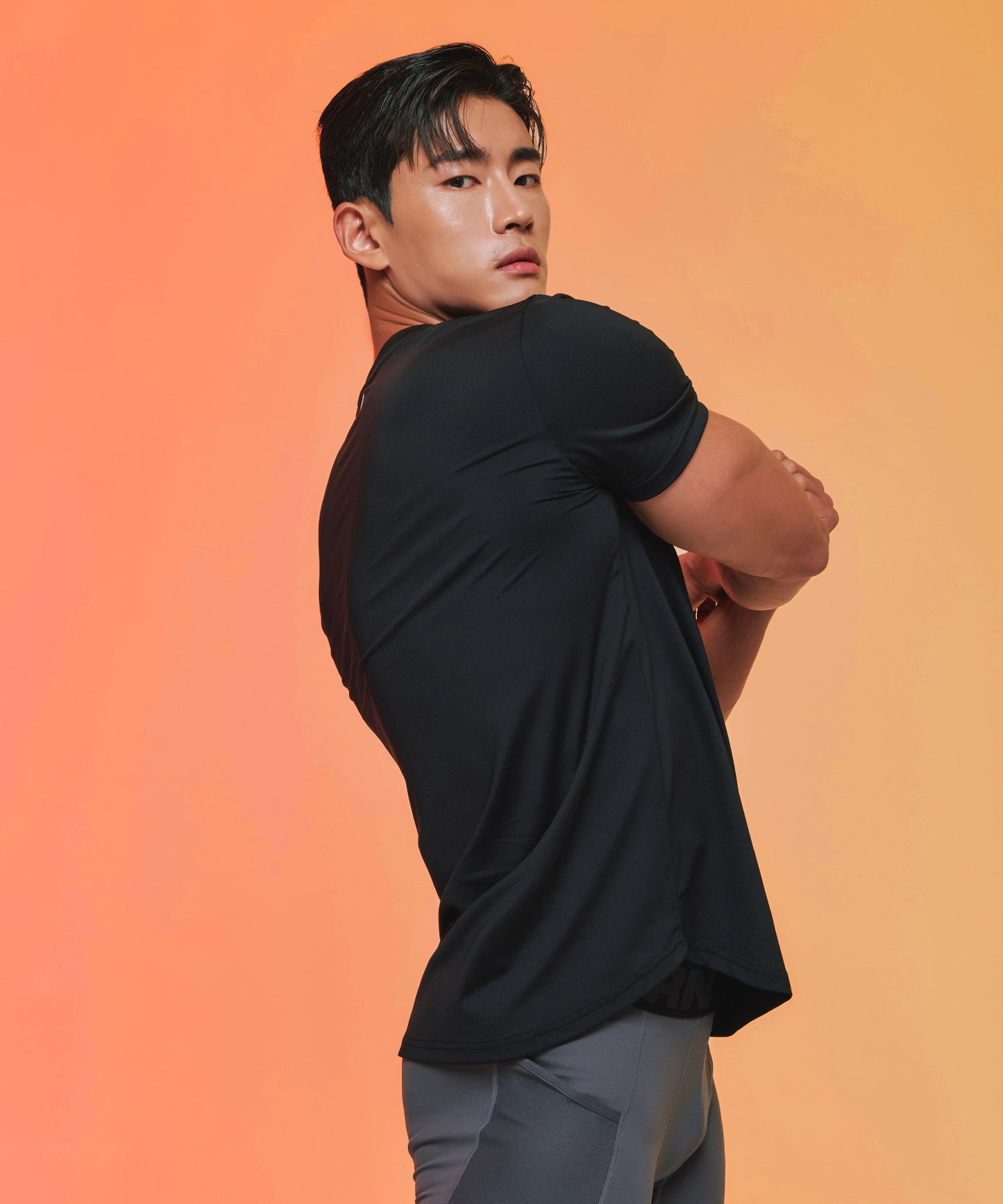 QUICK DRY SEMI MUSCLE FIT T-SHIRTS [BLACK]