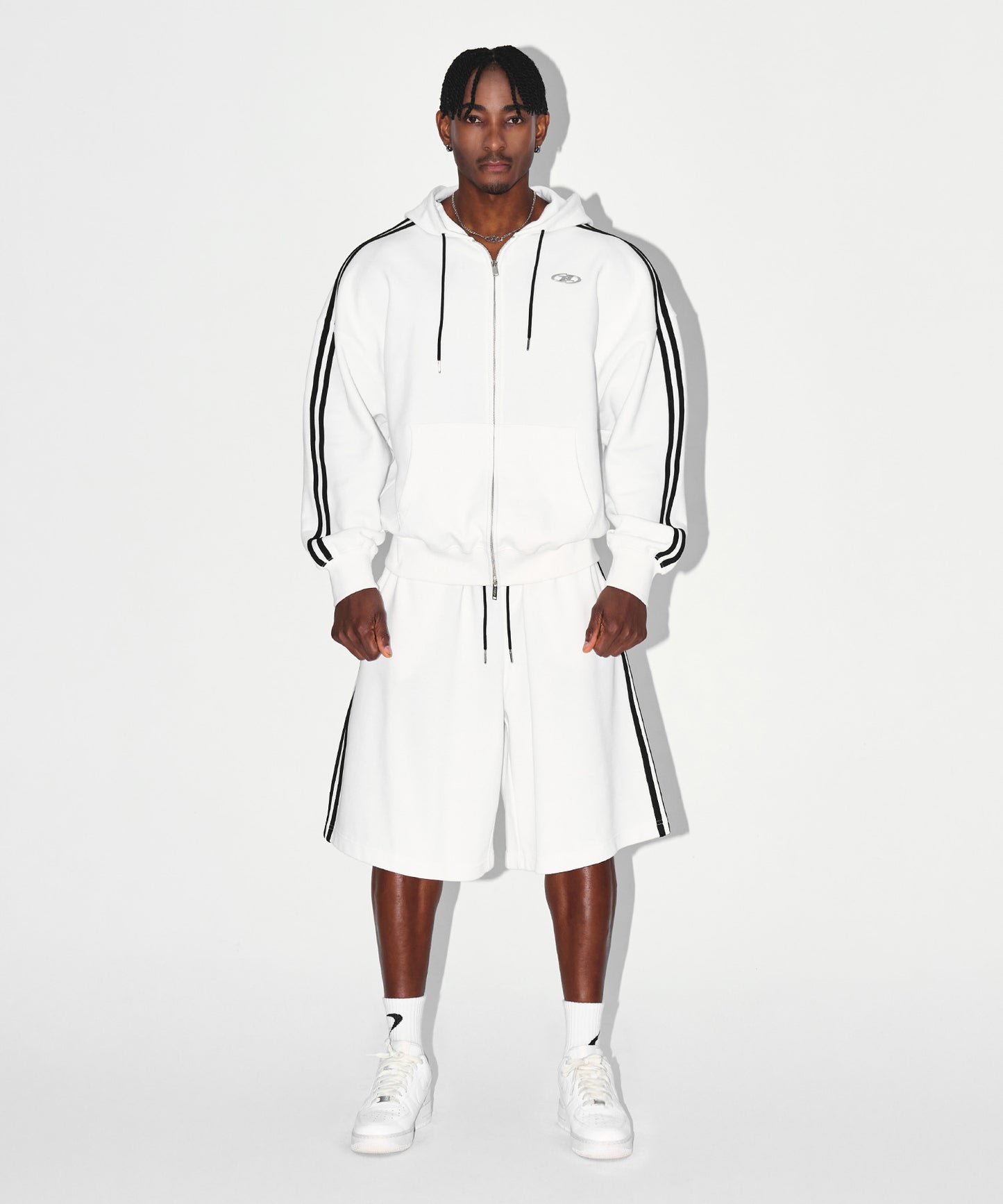 CHROME B TRACK LINE BERMUDA PANTS [WHITE]