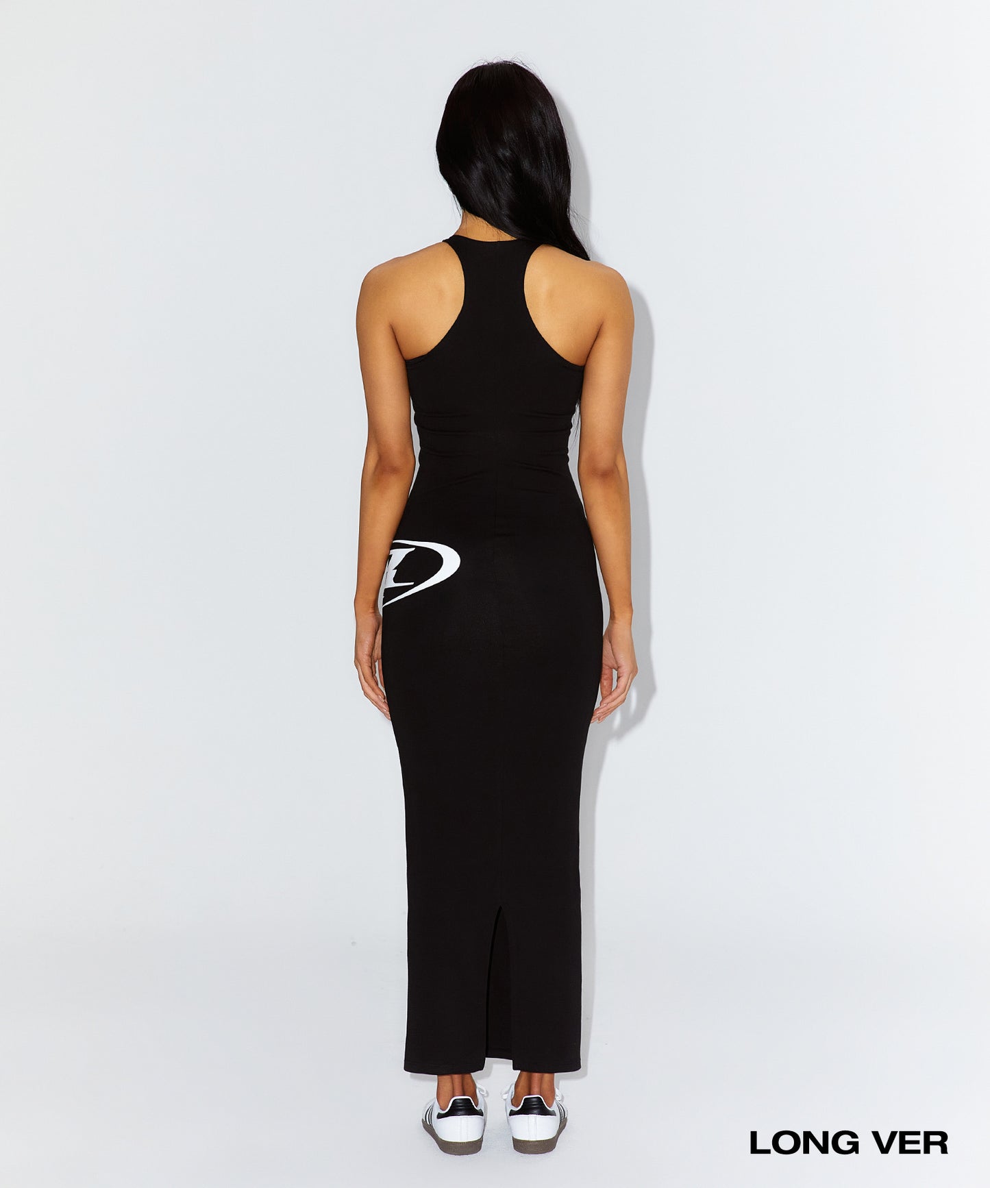 *restock in July *WINNER SLEEVELESS LONG DRESS [BLACK]