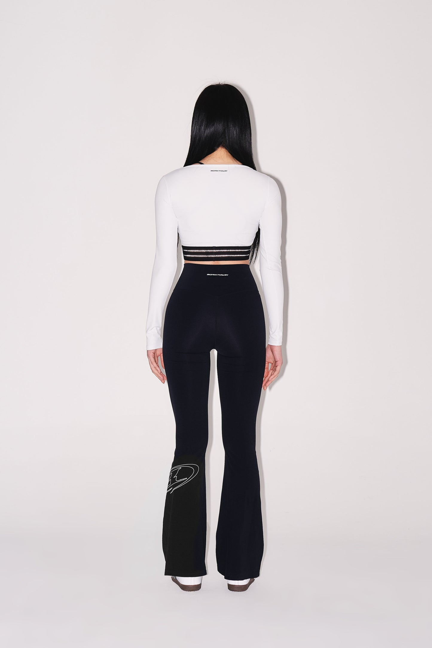 IN STOCK* W REFLECTIVE OUT BAND CROP LONG SLEEVE [WHITE]