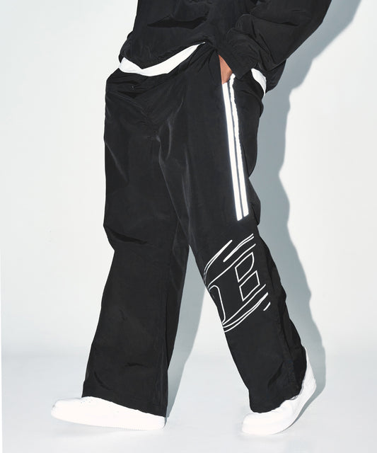 REFLECTIVE LINE BIG SYMBOL WIDE PANTS [BLACK]