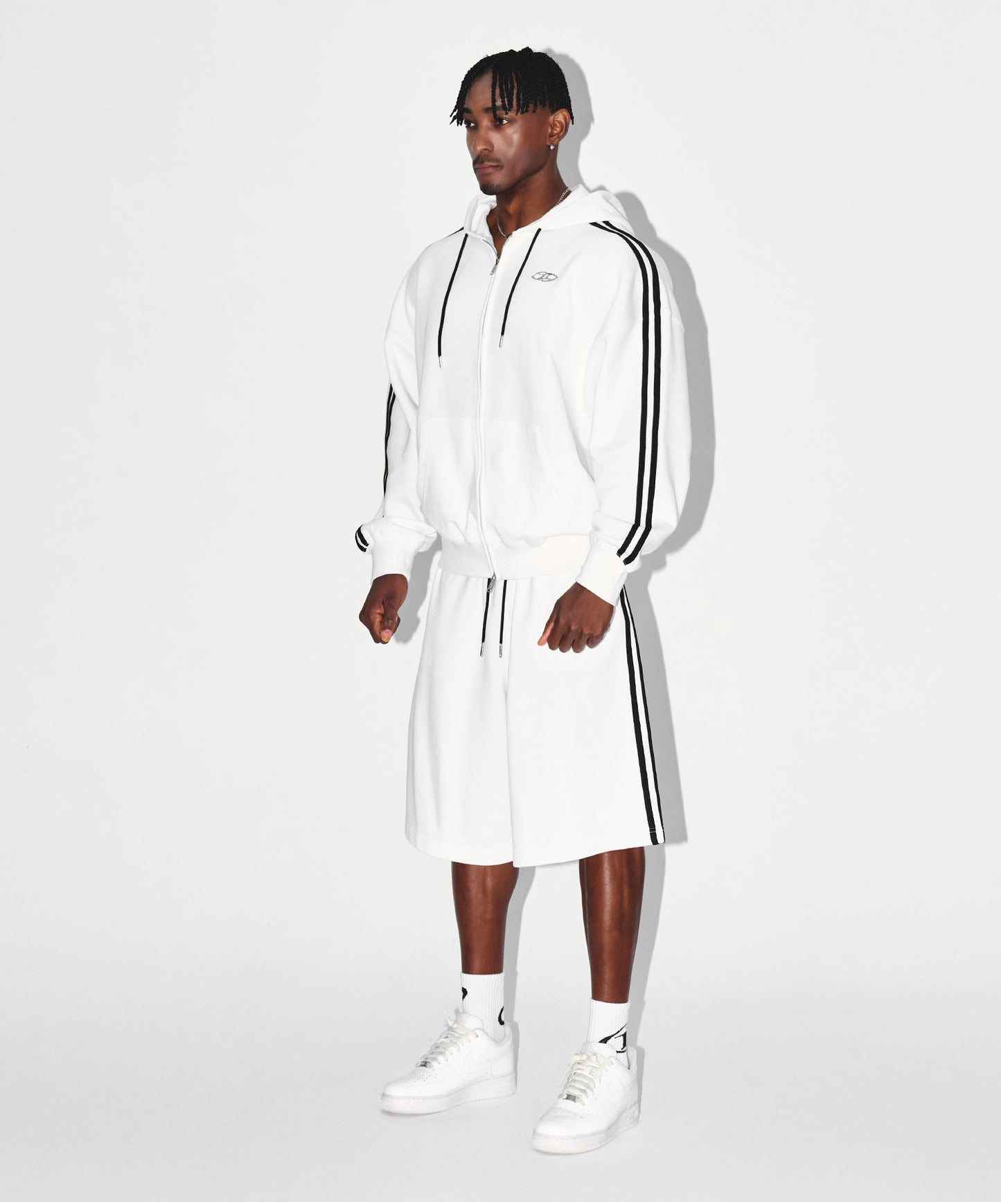 CHROME B TRACK LINE BERMUDA PANTS [WHITE]