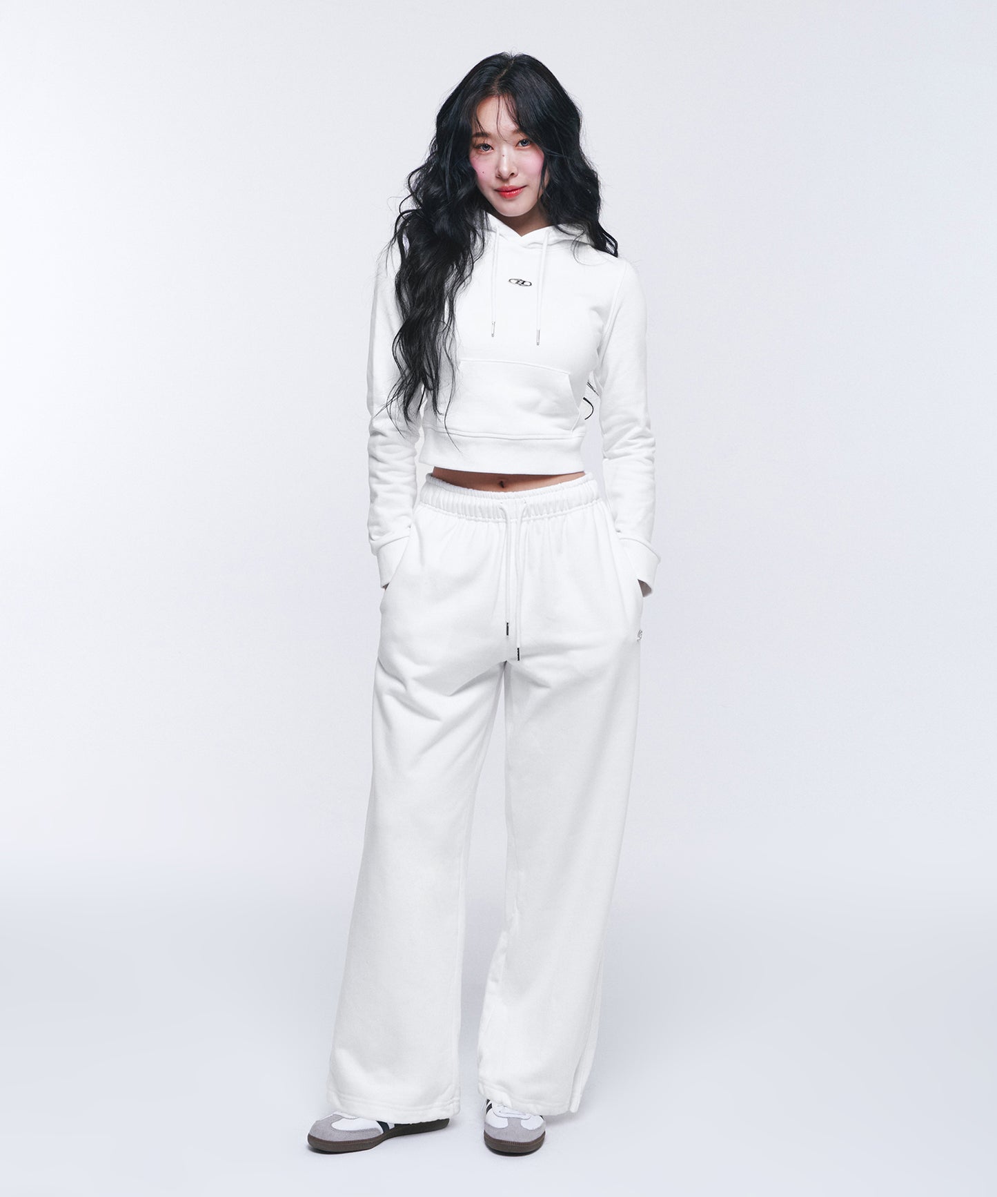 W B PENDANT COTTON CROP HOODIE [WHITE]