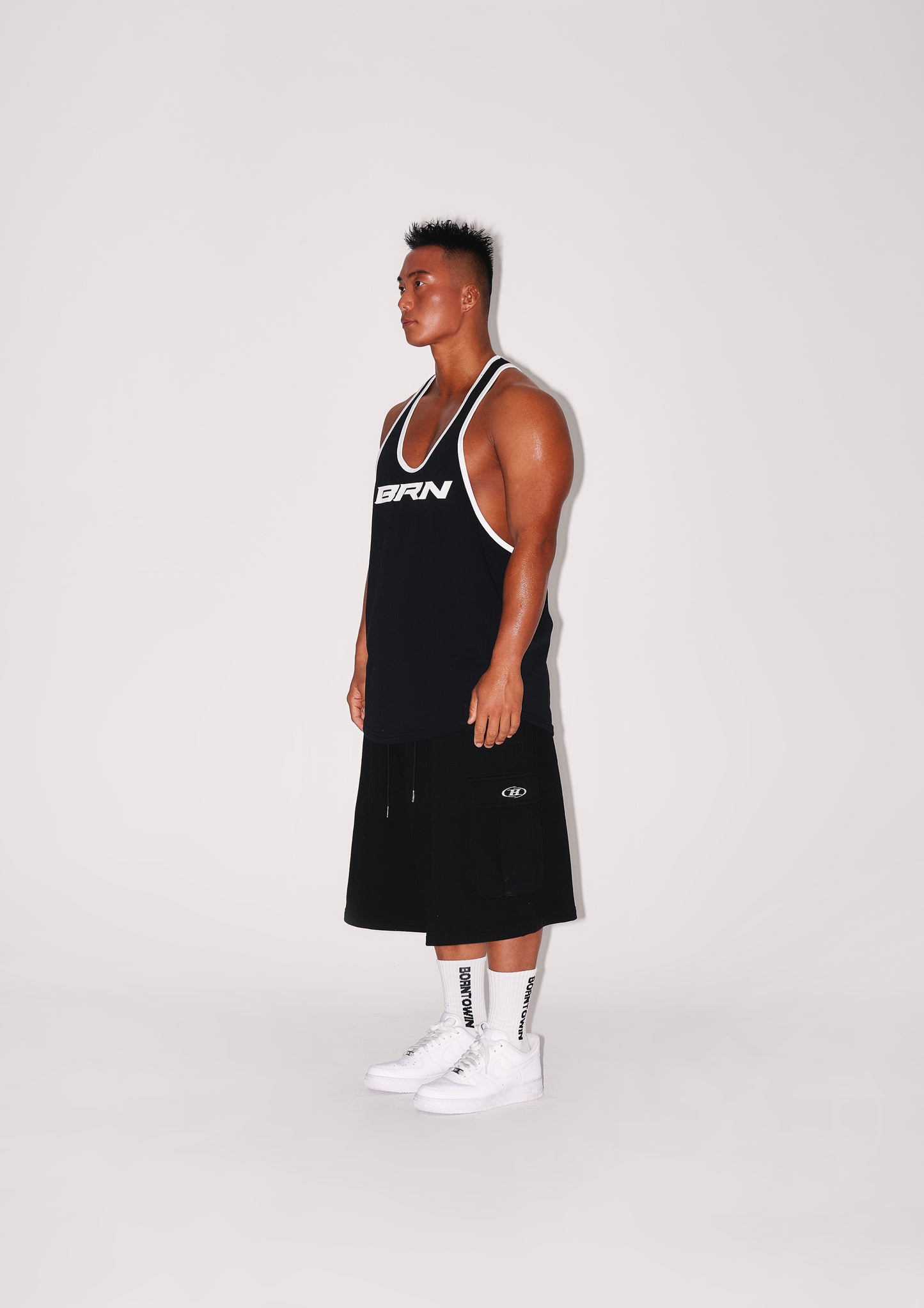 BRN NEW DEEP FIT SLEEVELESS [BLACK]