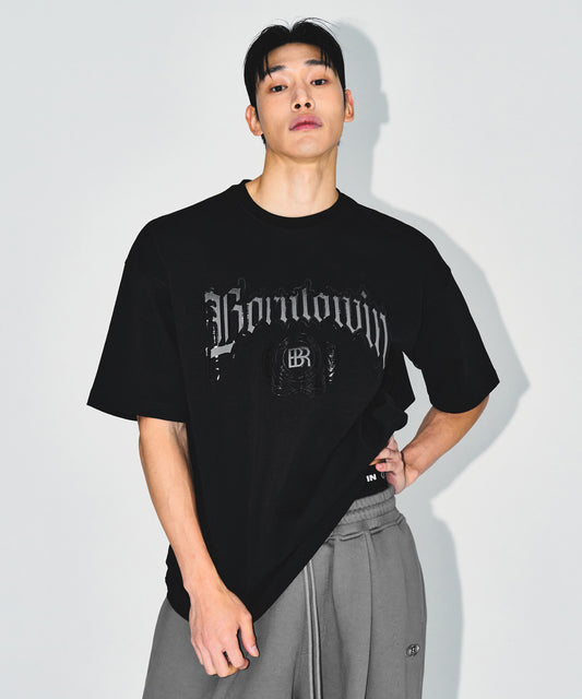 EMBLEM LOGO SEMI OVER FIT T-SHIRTS [BLACK]