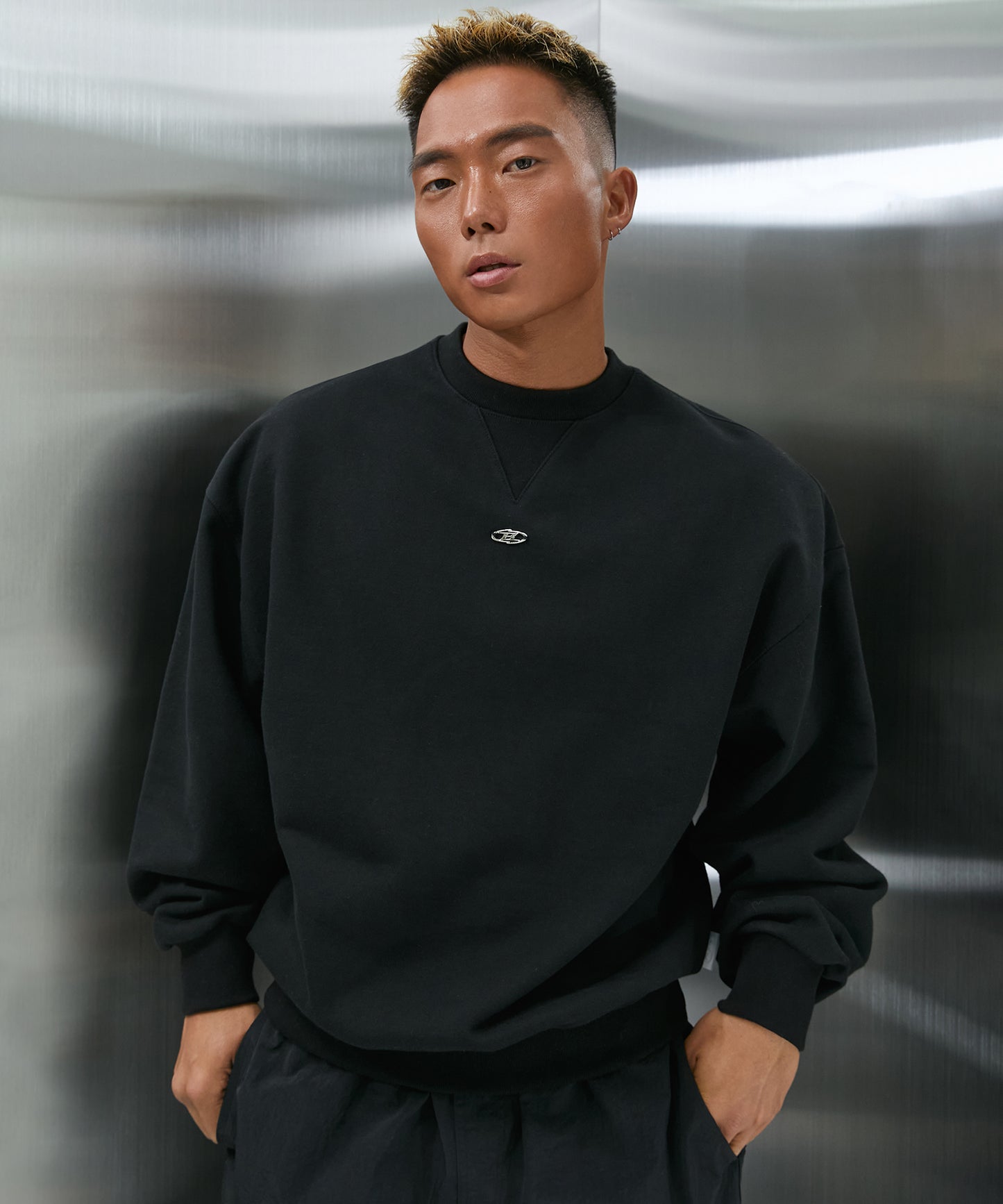 B PENDANT SWEATSHIRTS [BLACK]