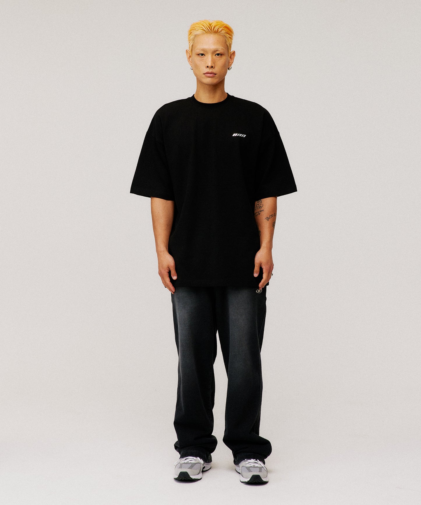 SILVER BRN SEMI OVER FIT T-SHIRTS [BLACK]