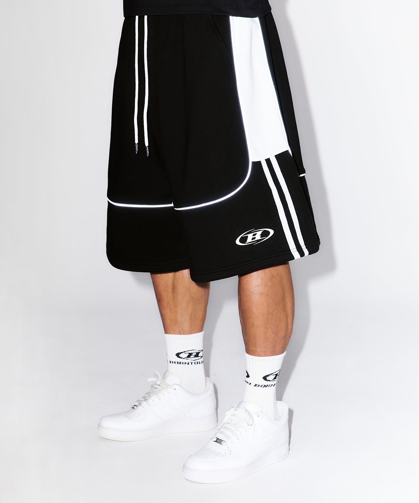 WINNER REFLECTIVE BERMUDA PANTS [BLACK]