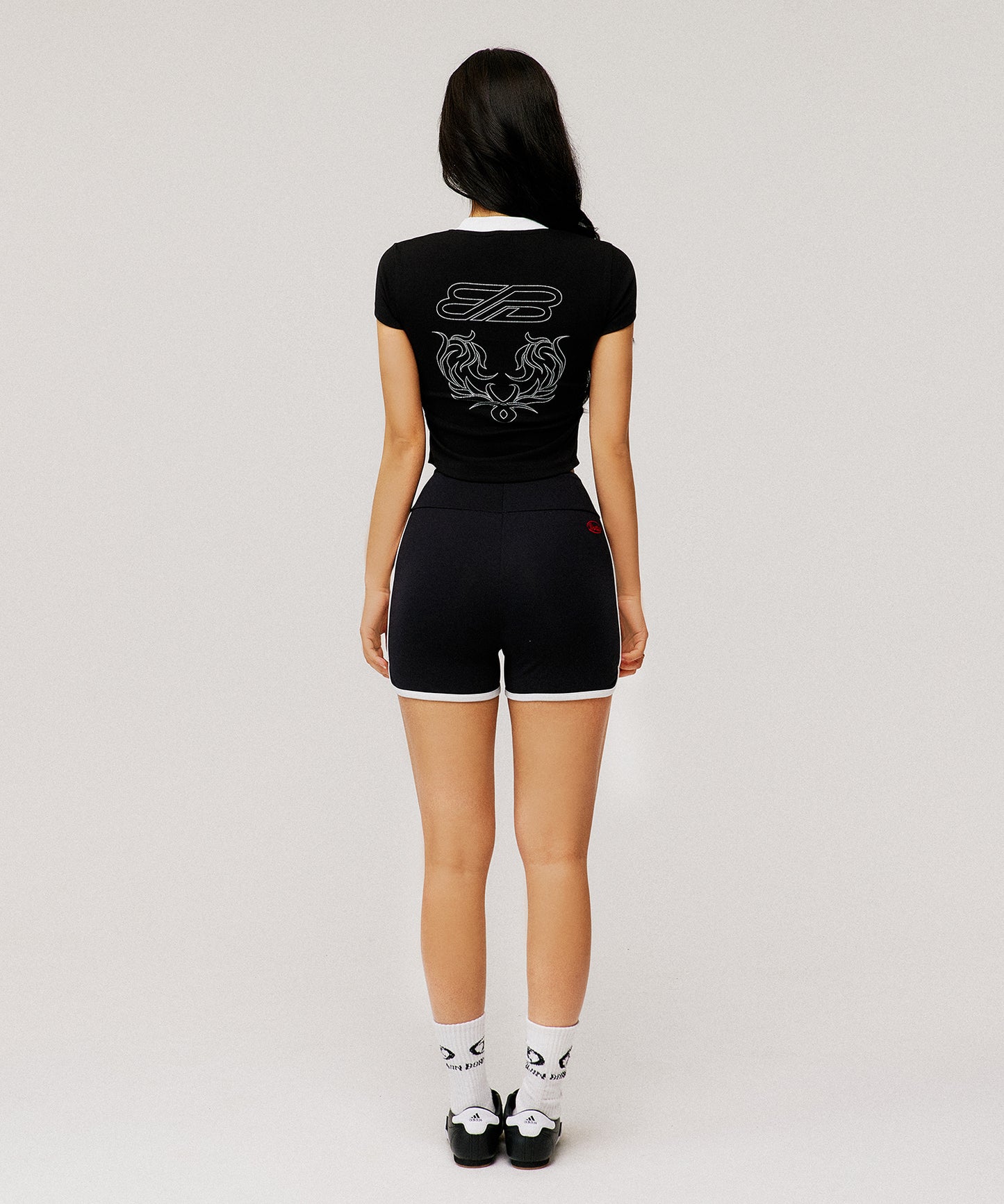 W SYMBOL B NYLON DOLPHIN SHORTS [BLACK]